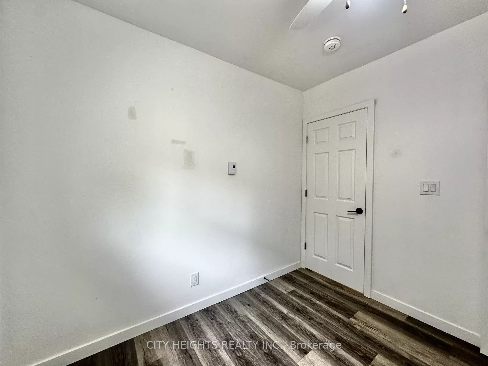 135 Charlotte Street 1, Brantford, ON N3T 2X7 photo 3