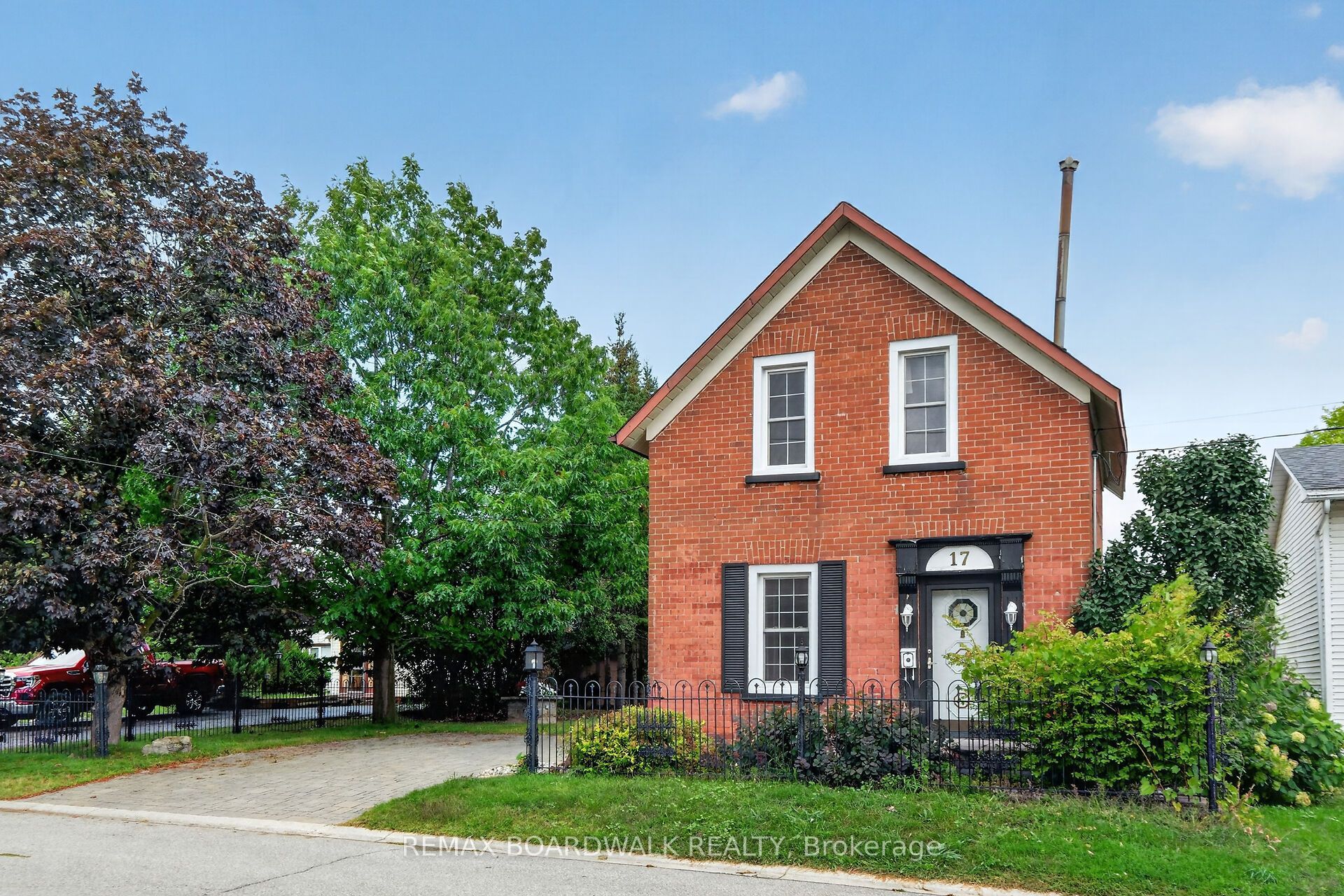 17 Francis Street, Carleton Place, ON K7C 2J5