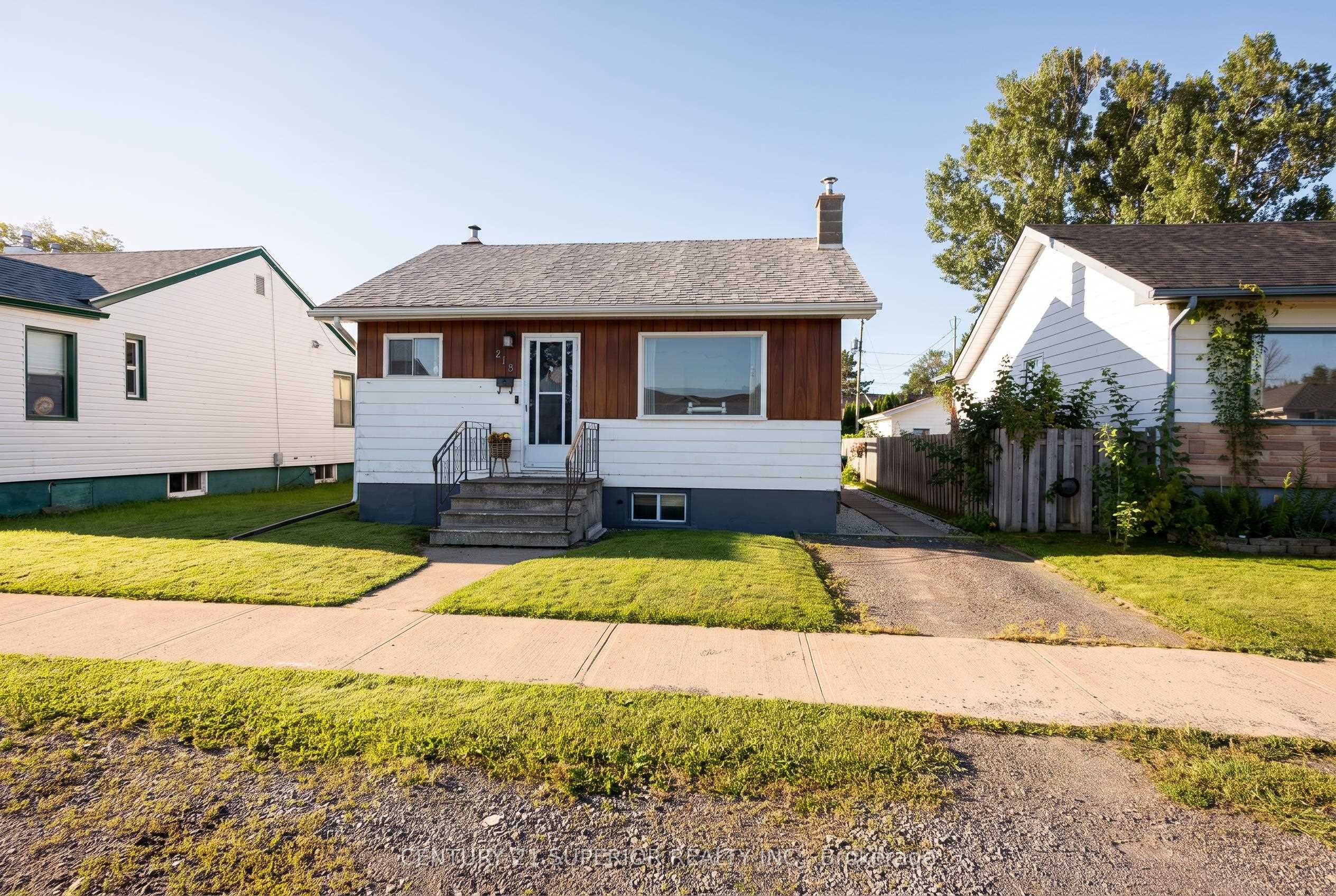 218 Christina Street E, Thunder Bay, ON P7E 4N7