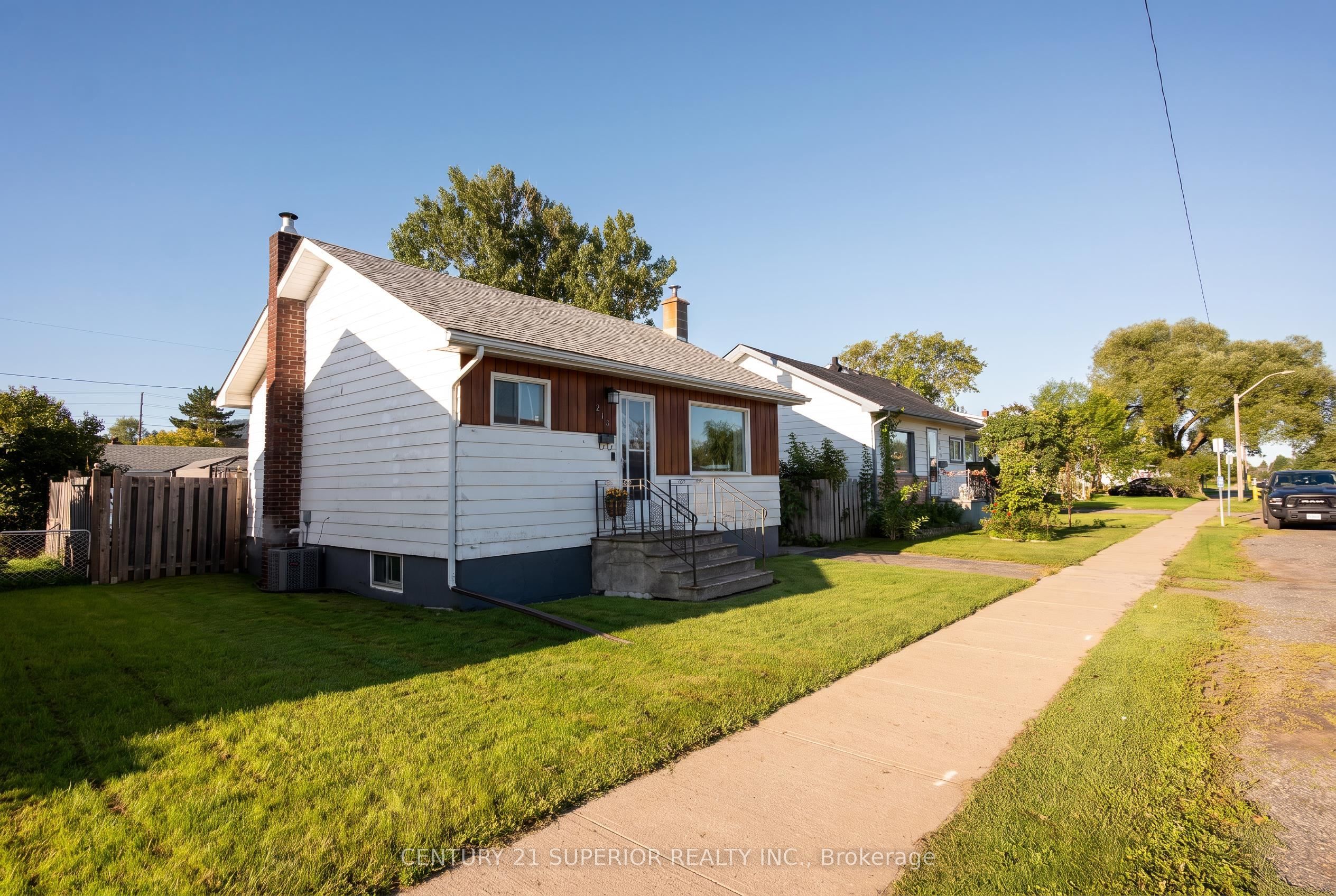218 Christina Street E, Thunder Bay, ON P7E 4N7 photo 3
