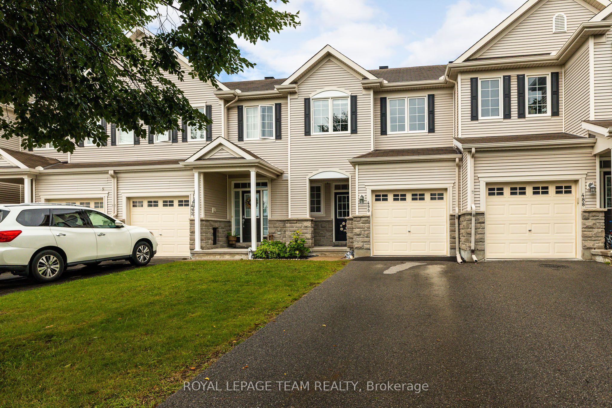 490 Dundonald Drive, Barrhaven, ON K2J 5S9