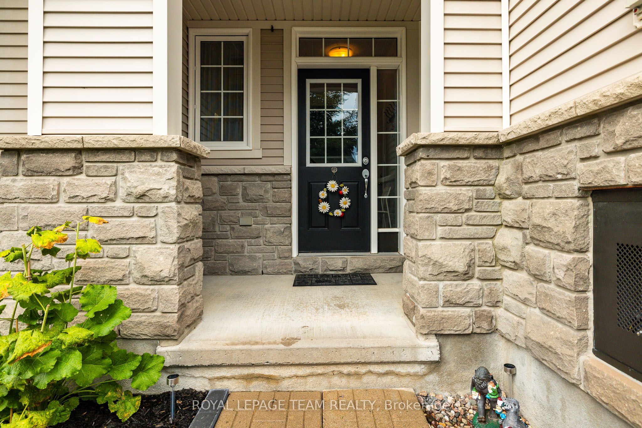 490 Dundonald Drive, Barrhaven, ON K2J 5S9 photo 4