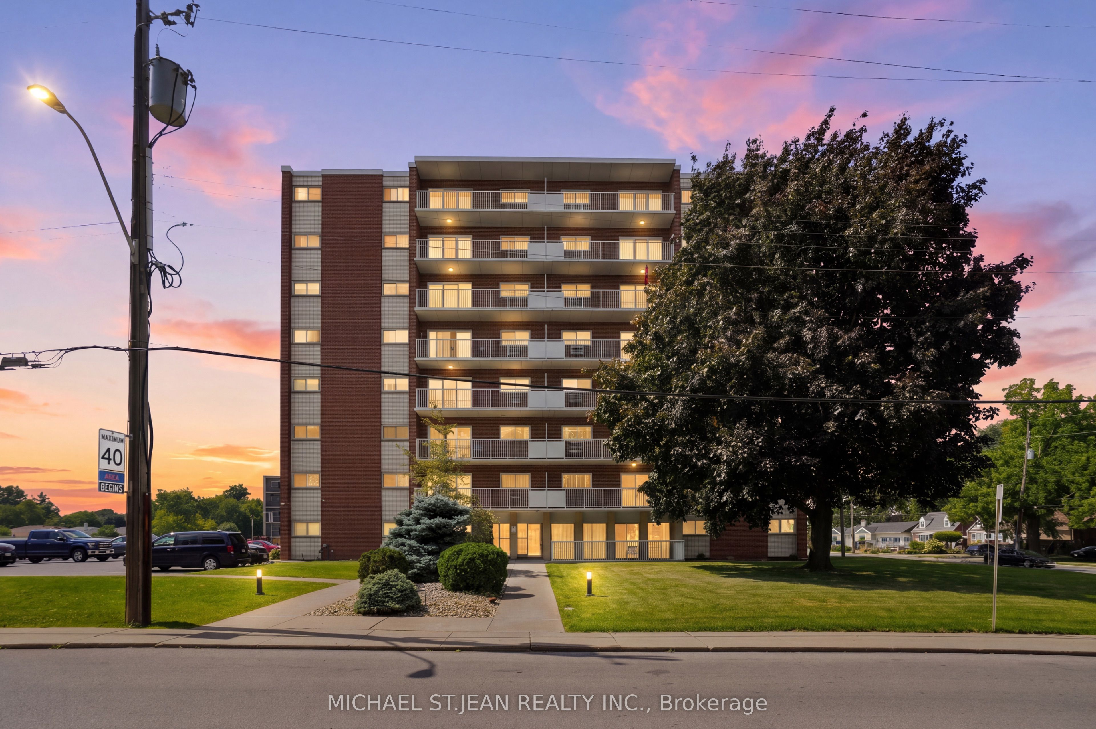 208-8 Woodman Drive, Hamilton, ON L8K 4C9