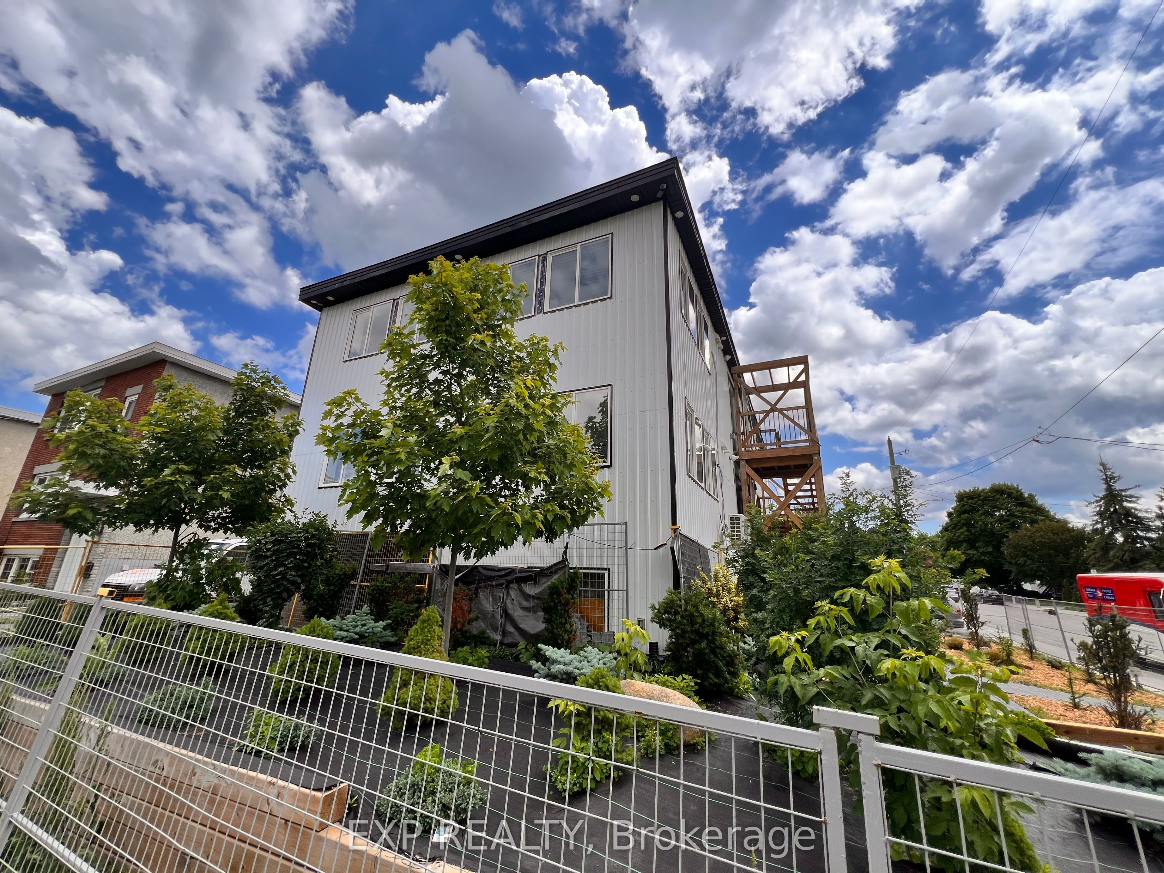 204 Ste Monique Street 9, Vanier and Kingsview Park, ON K1L 7R1