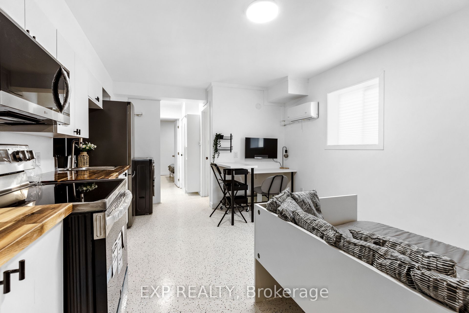 204 Ste Monique Street 6, Vanier and Kingsview Park, ON K1L 7R1 photo 3