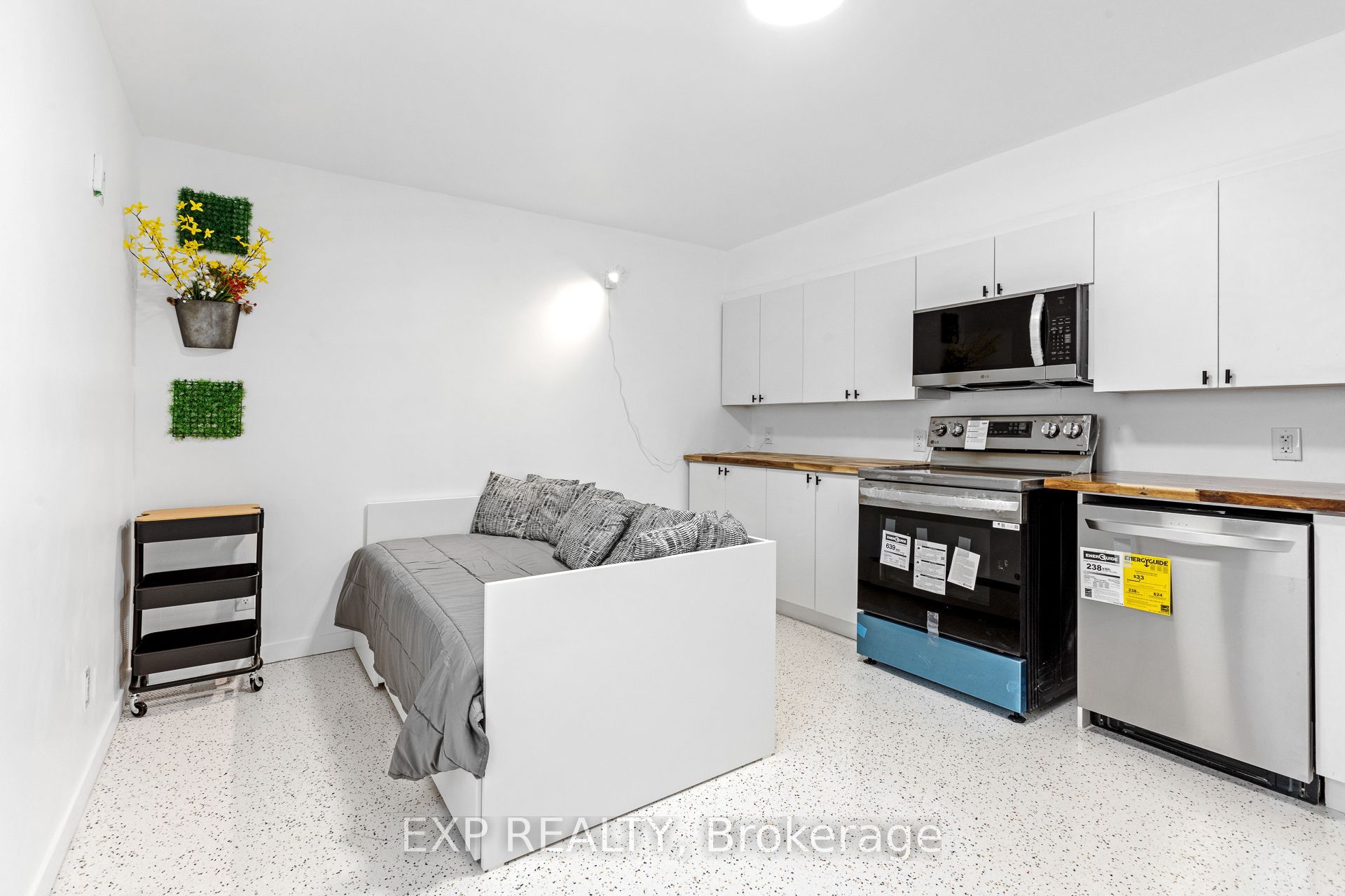 204 Ste Monique Street 6, Vanier and Kingsview Park, ON K1L 7R1 photo 4