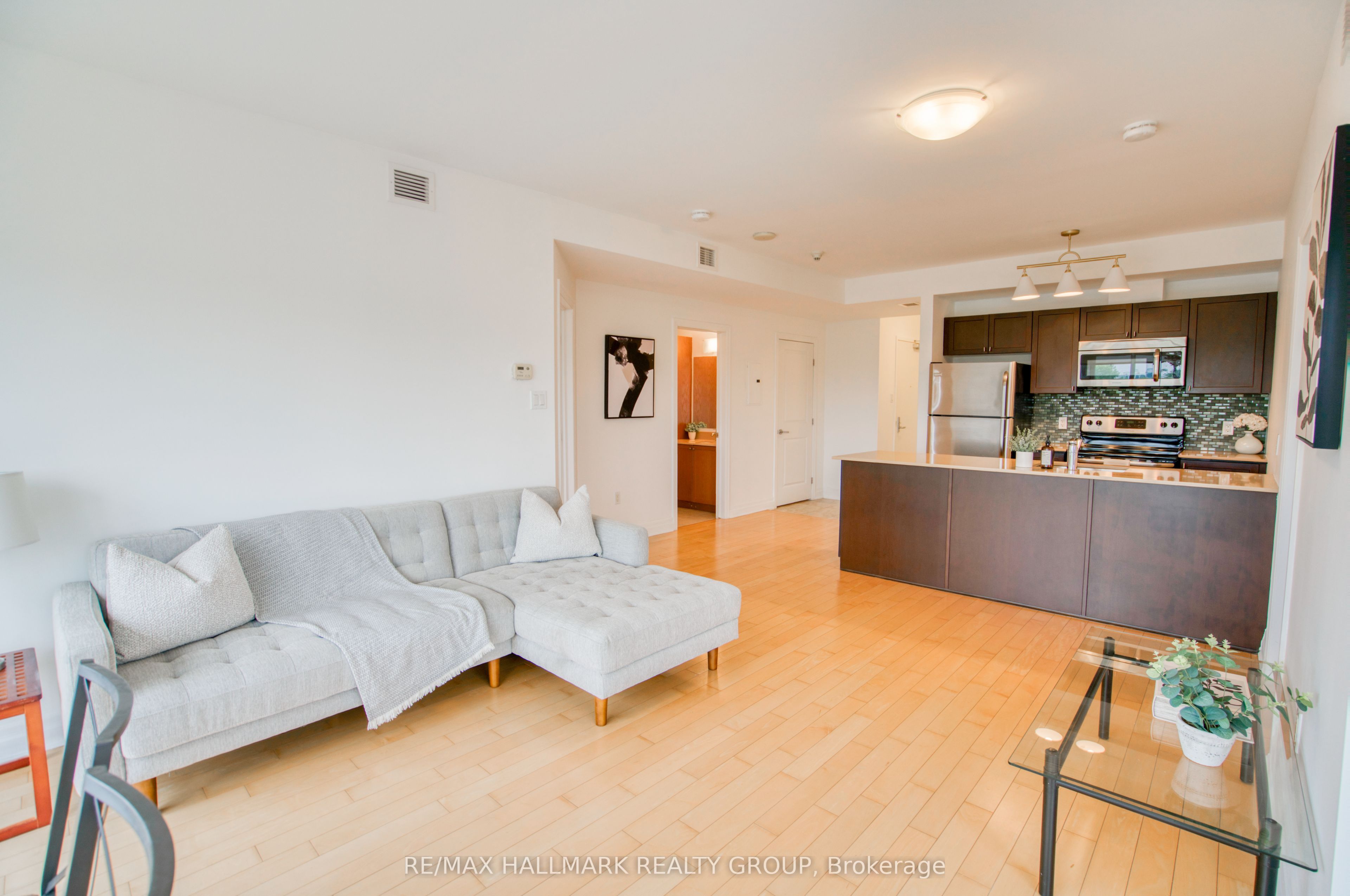 90 Landry Street 407, Vanier and Kingsview Park, ON K1L 0A9 photo 4