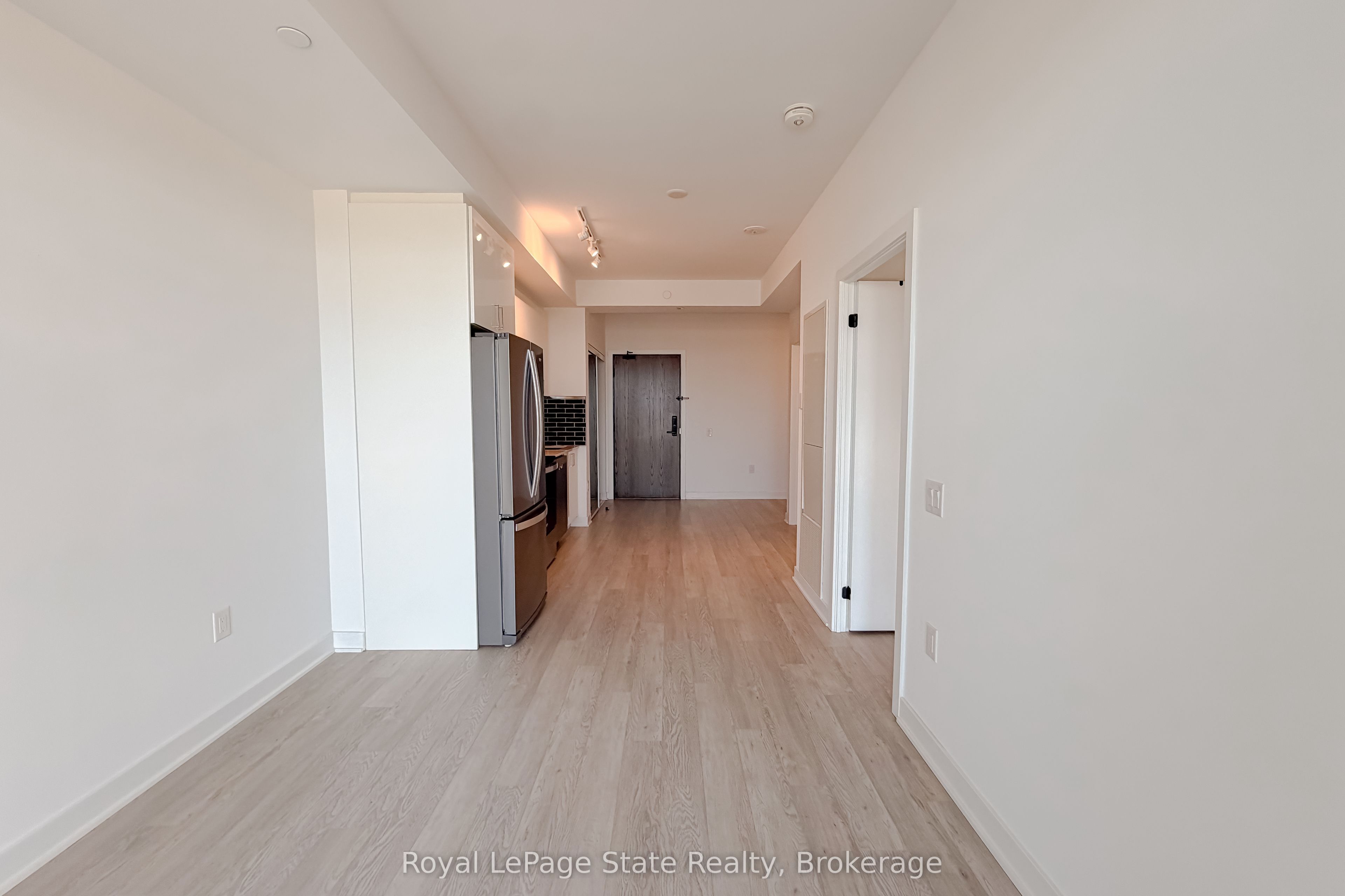 2782 Barton Street E, Hamilton, ON L8E 3P5 photo 2