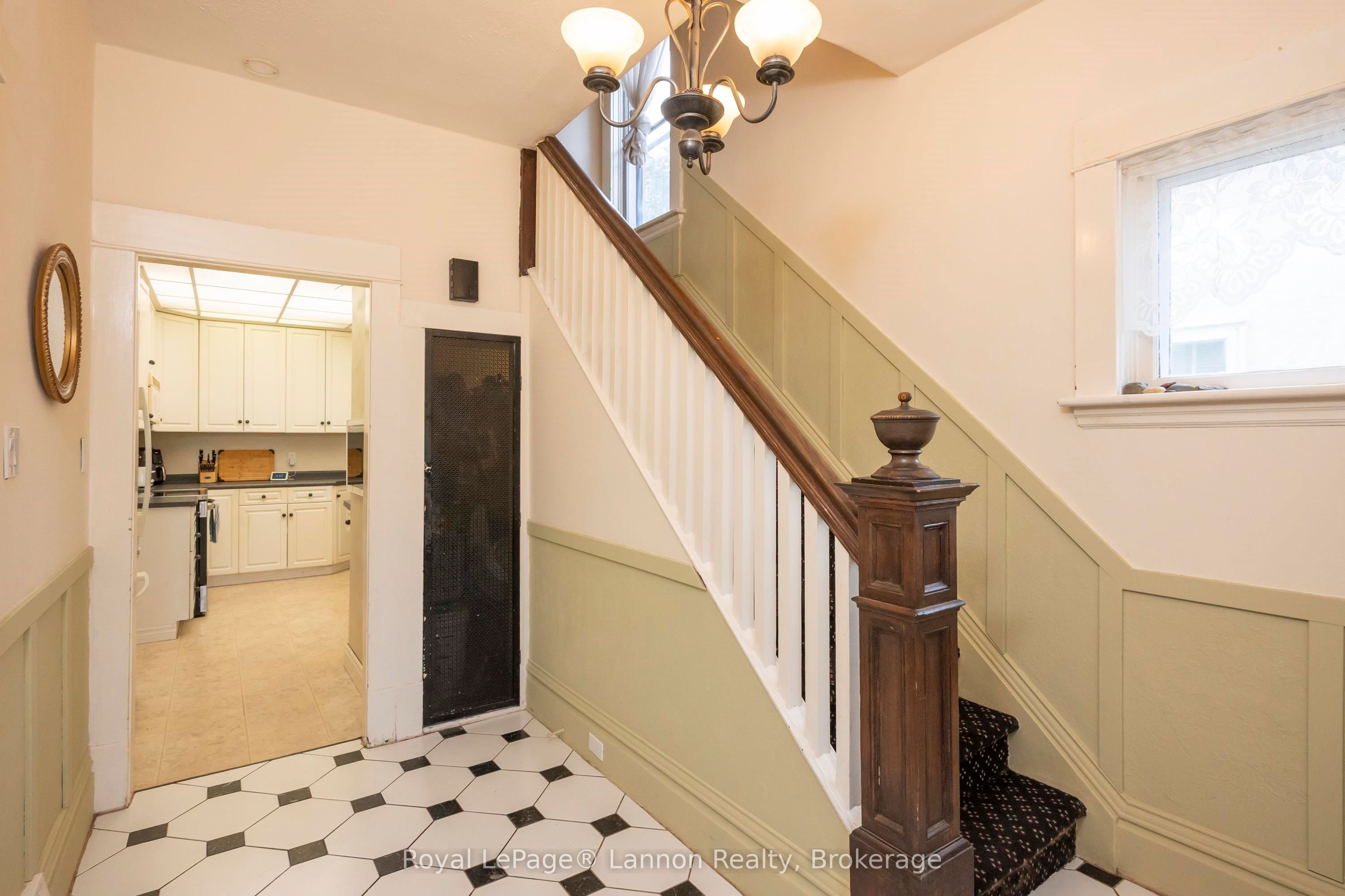 223 Marks St S, Thunder Bay, ON P7E 1L9 photo 4
