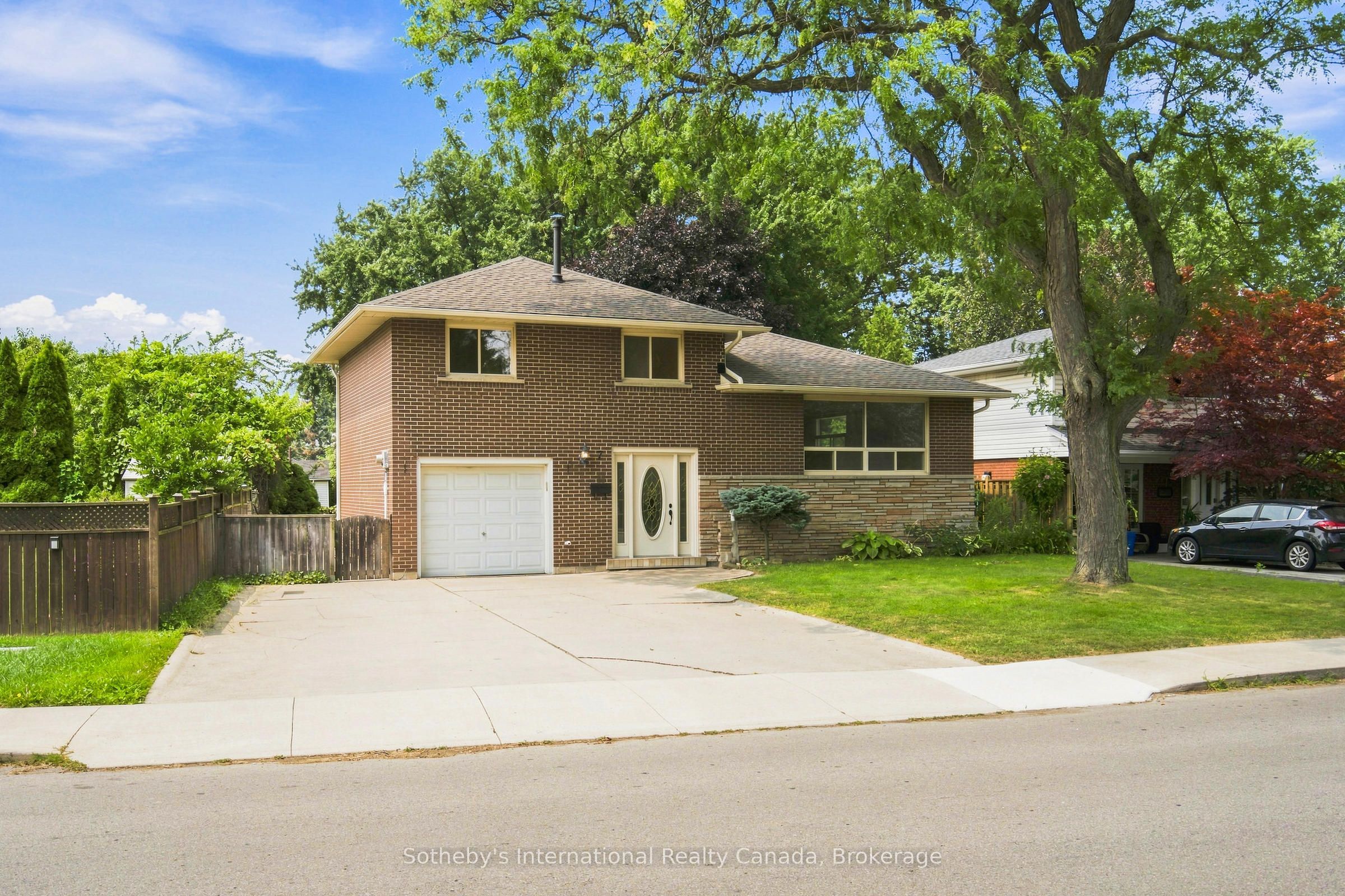 7 Delmar Drive, Hamilton, ON L9C 1J2
