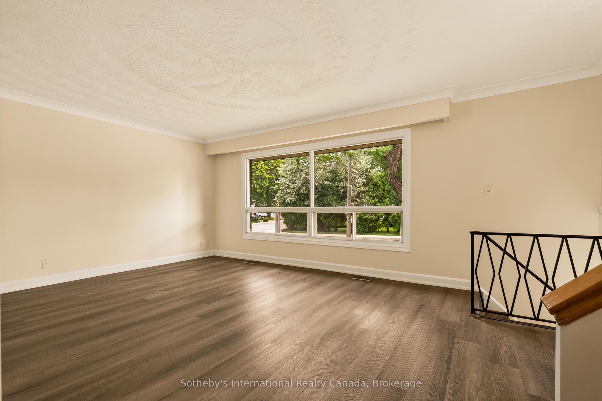 7 Delmar Drive, Hamilton, ON L9C 1J2 photo 4