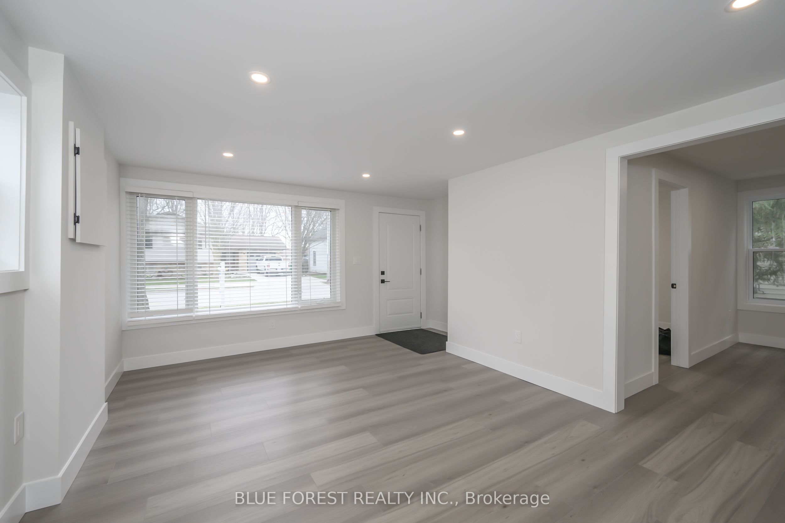 186 VICTORIA Street, Southwest Middlesex, ON N0L 1M0 photo 4