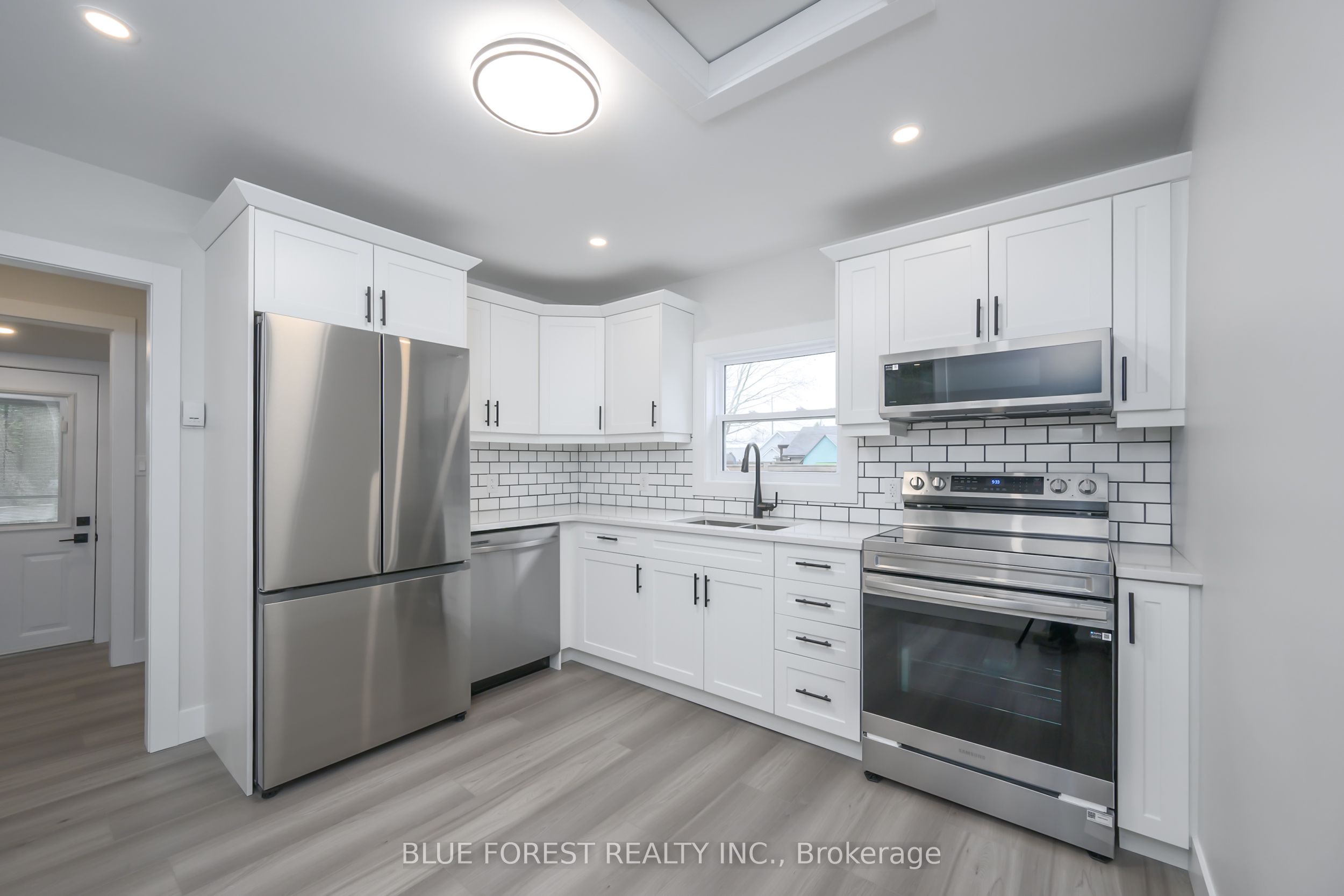 186 VICTORIA Street, Southwest Middlesex, ON N0L 1M0 photo 5