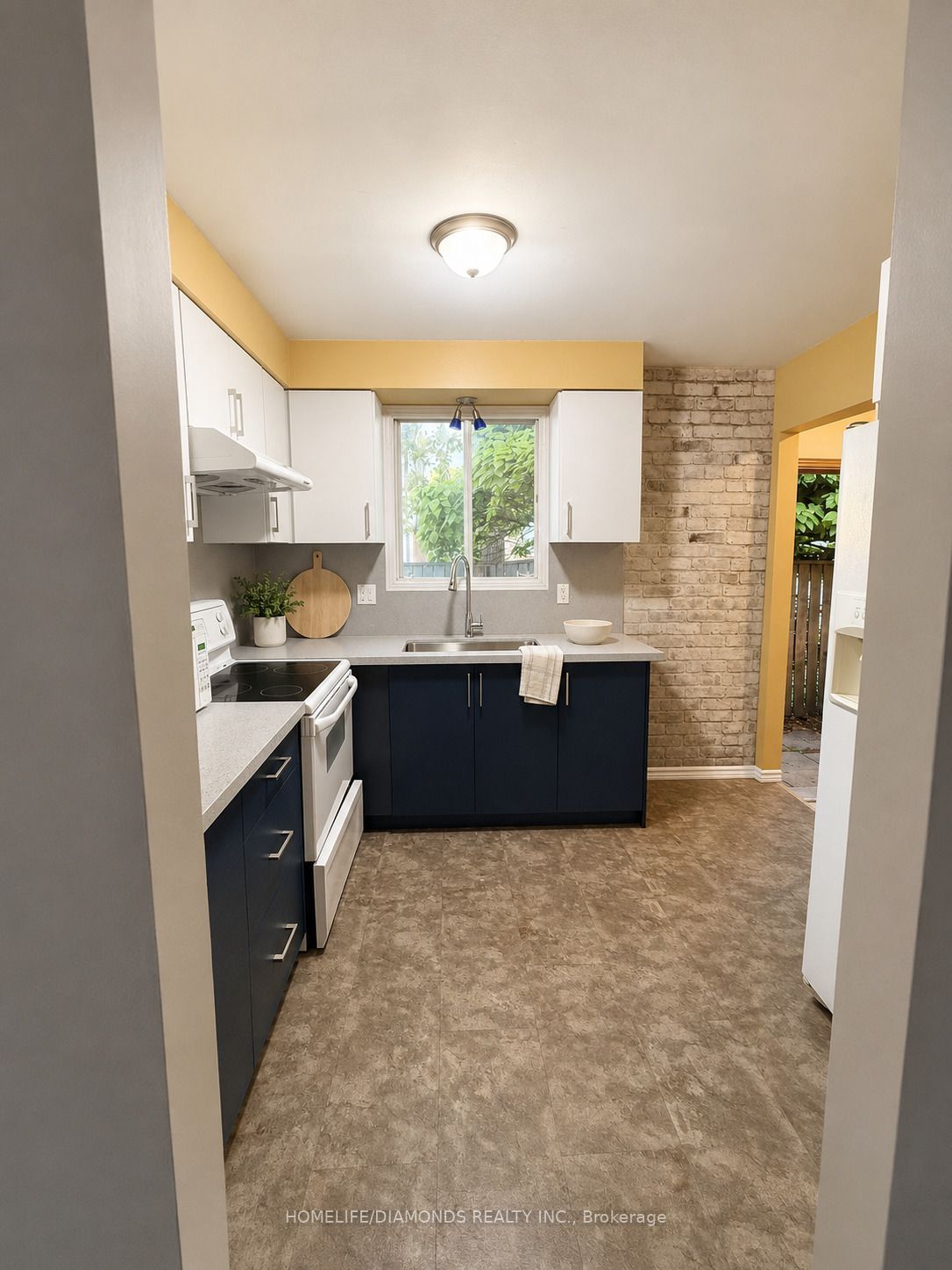 120 NORTHGATE Drive MAIN, Welland, ON L3C 5Y5 photo 3