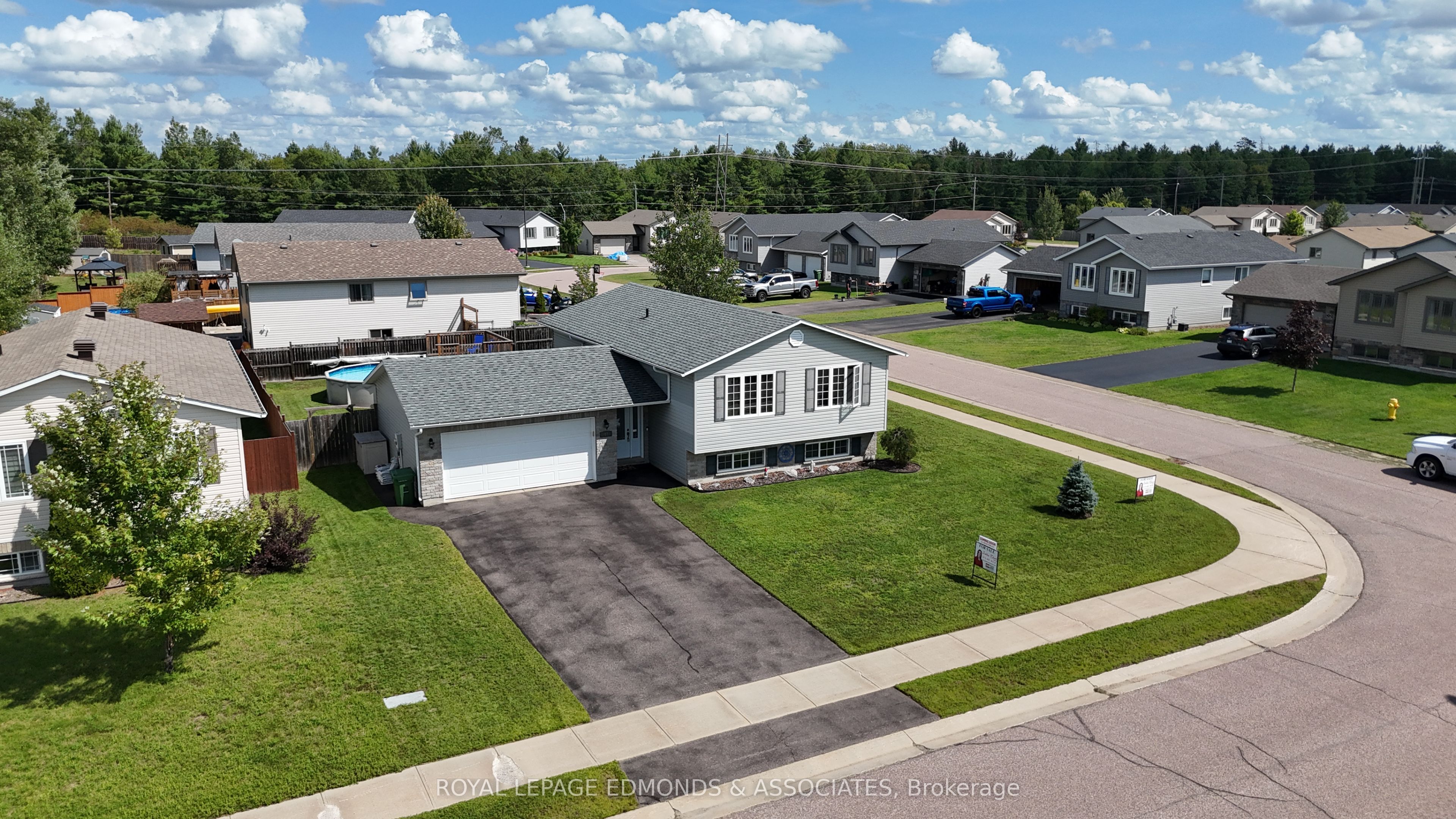 47 Winfield Street, Petawawa, ON K8H 0A2 photo 2