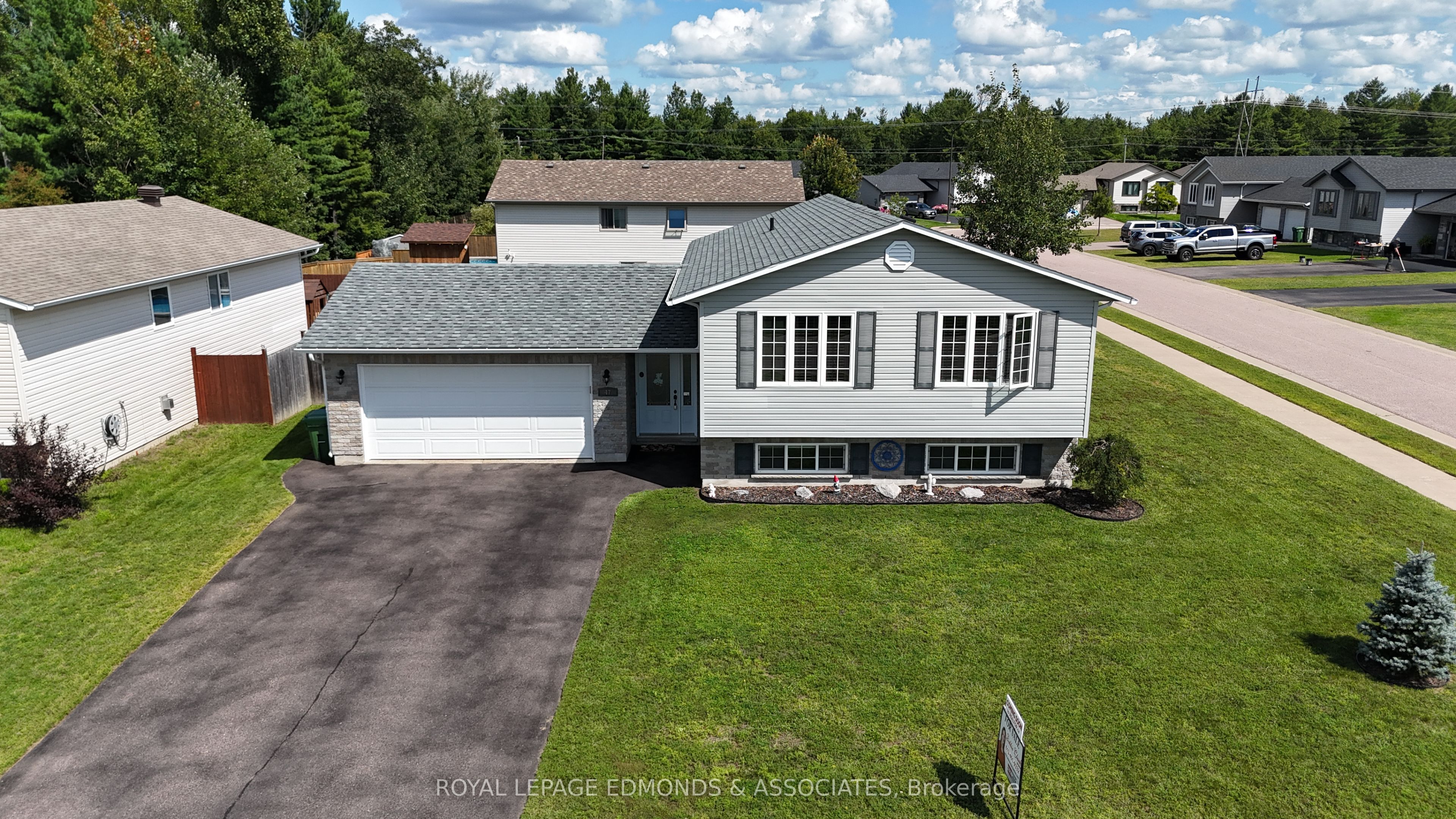 47 Winfield Street, Petawawa, ON K8H 0A2 photo 4