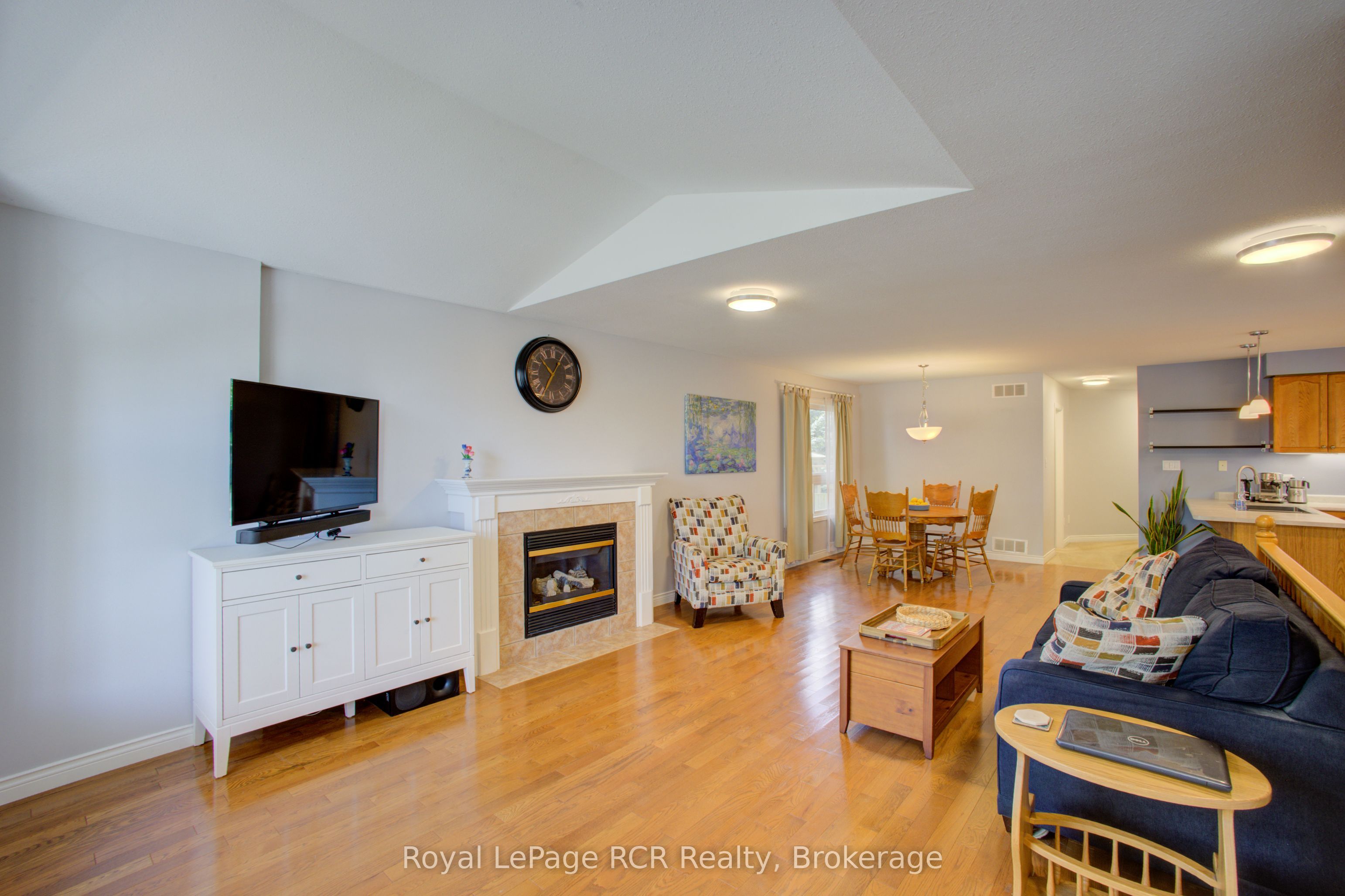 952 Gzowski Street, Centre Wellington, ON N1M 3V9 photo 4