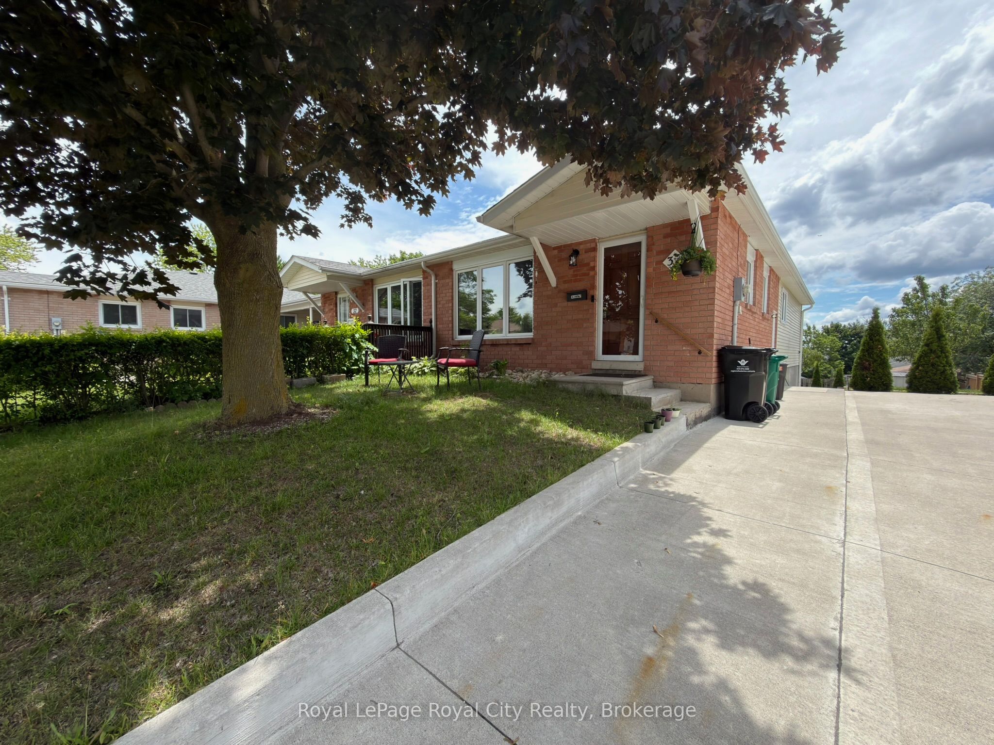 34 Nora Court, Cambridge, ON N3C 3N1 photo 2