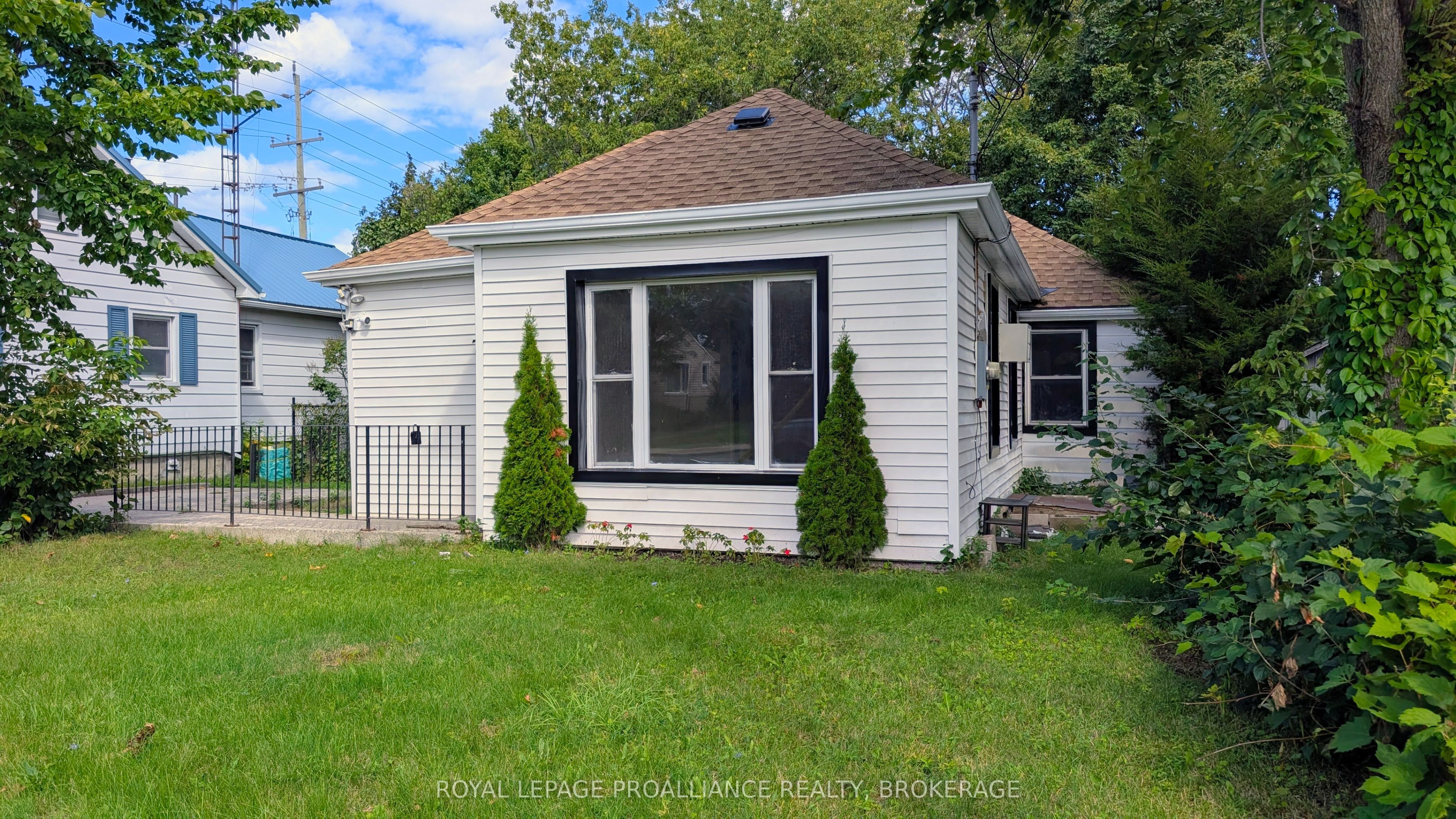 79 McDonald Avenue, Kingston, ON K7M 1R2 photo 2