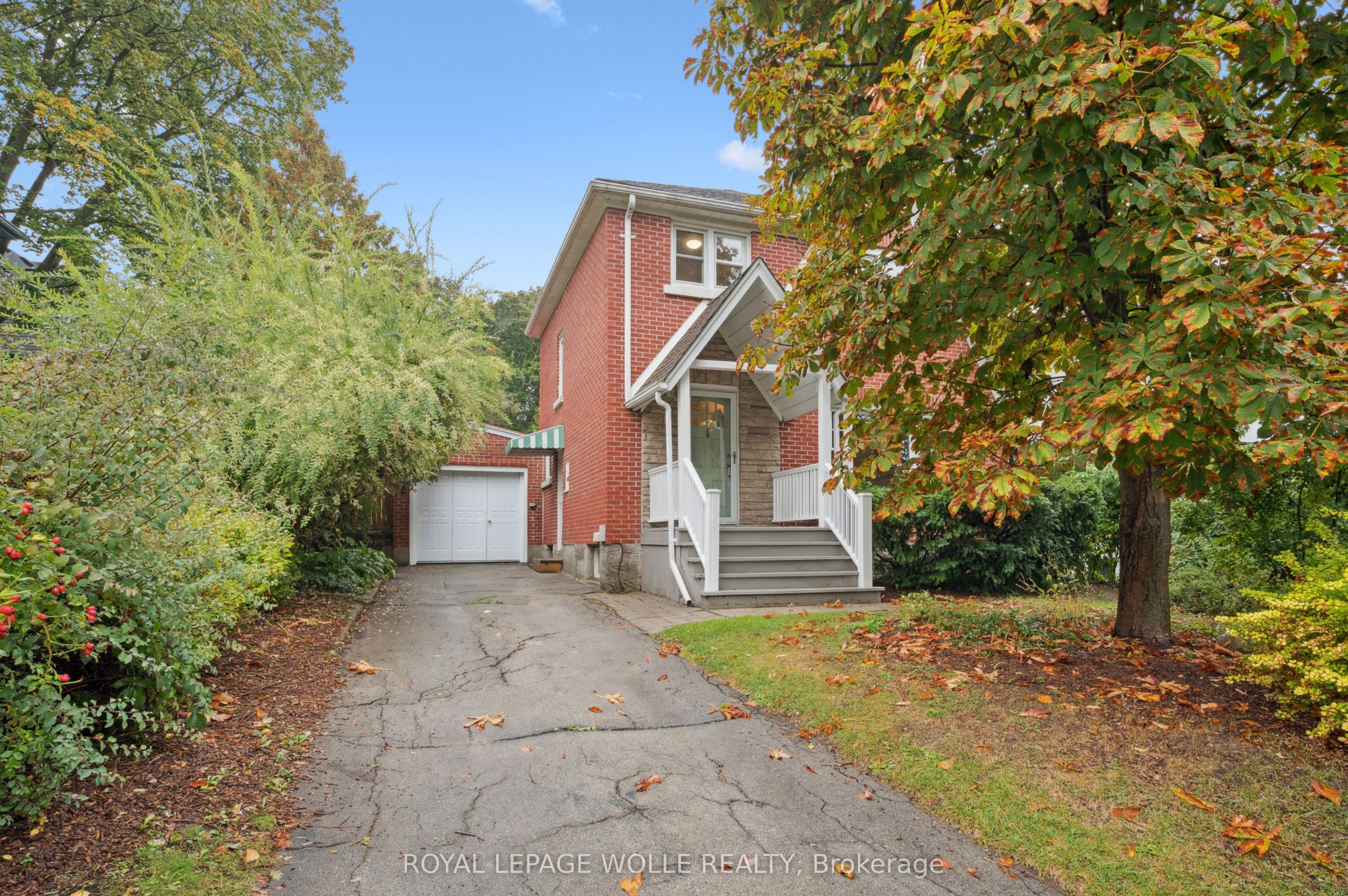 103 Dunbar Road S, Waterloo, ON N2L 2E4
