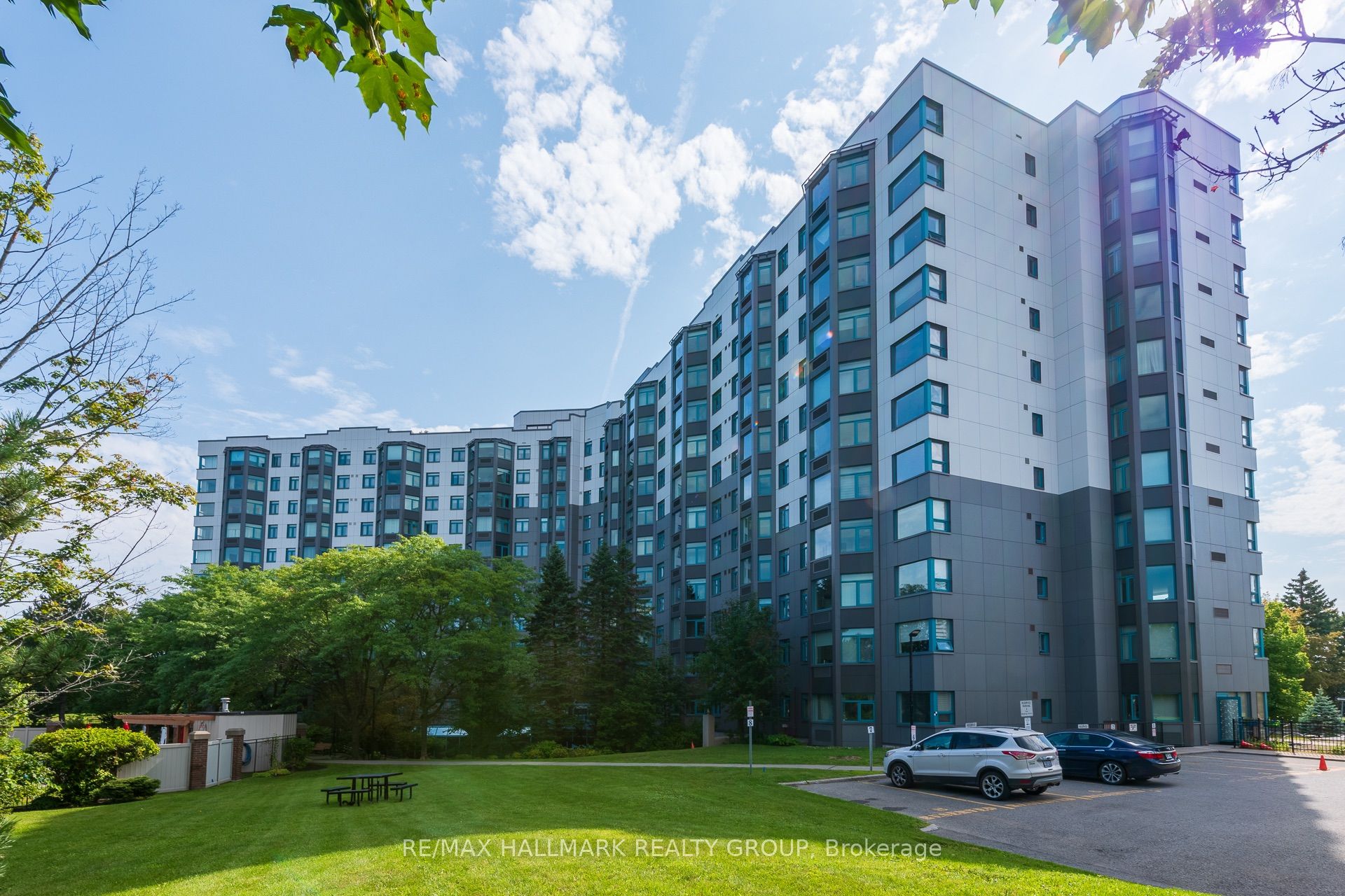 1025 Grenon Avenue 408, Britannia Heights - Queensway Terrace N and Area, ON K2B 8S5 photo 3