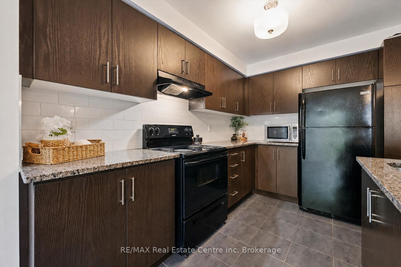 1035 Victoria Road S 95, Guelph, ON N1L 0H5 photo 5