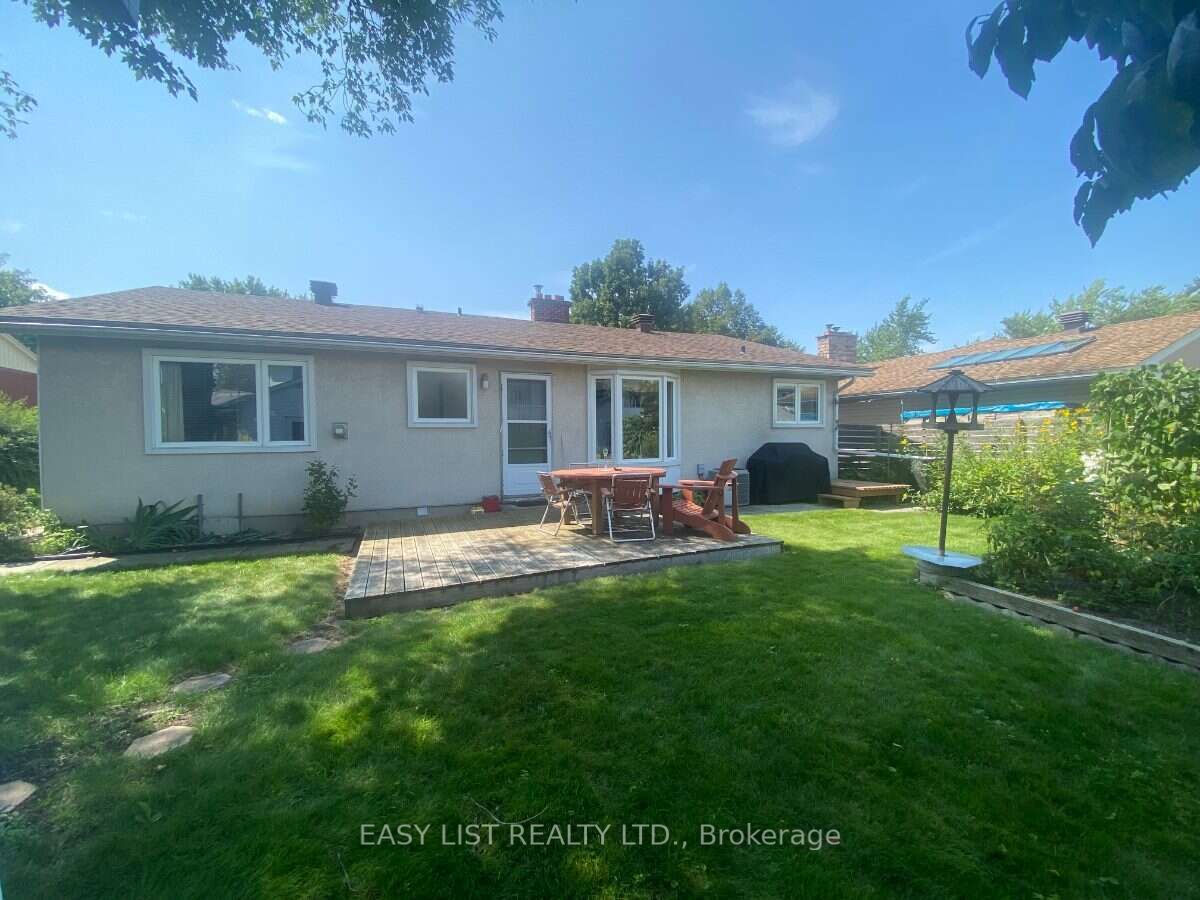 2154 Dutton Crescent, Beacon Hill North - South and Area, ON K1J 6K4 photo 3