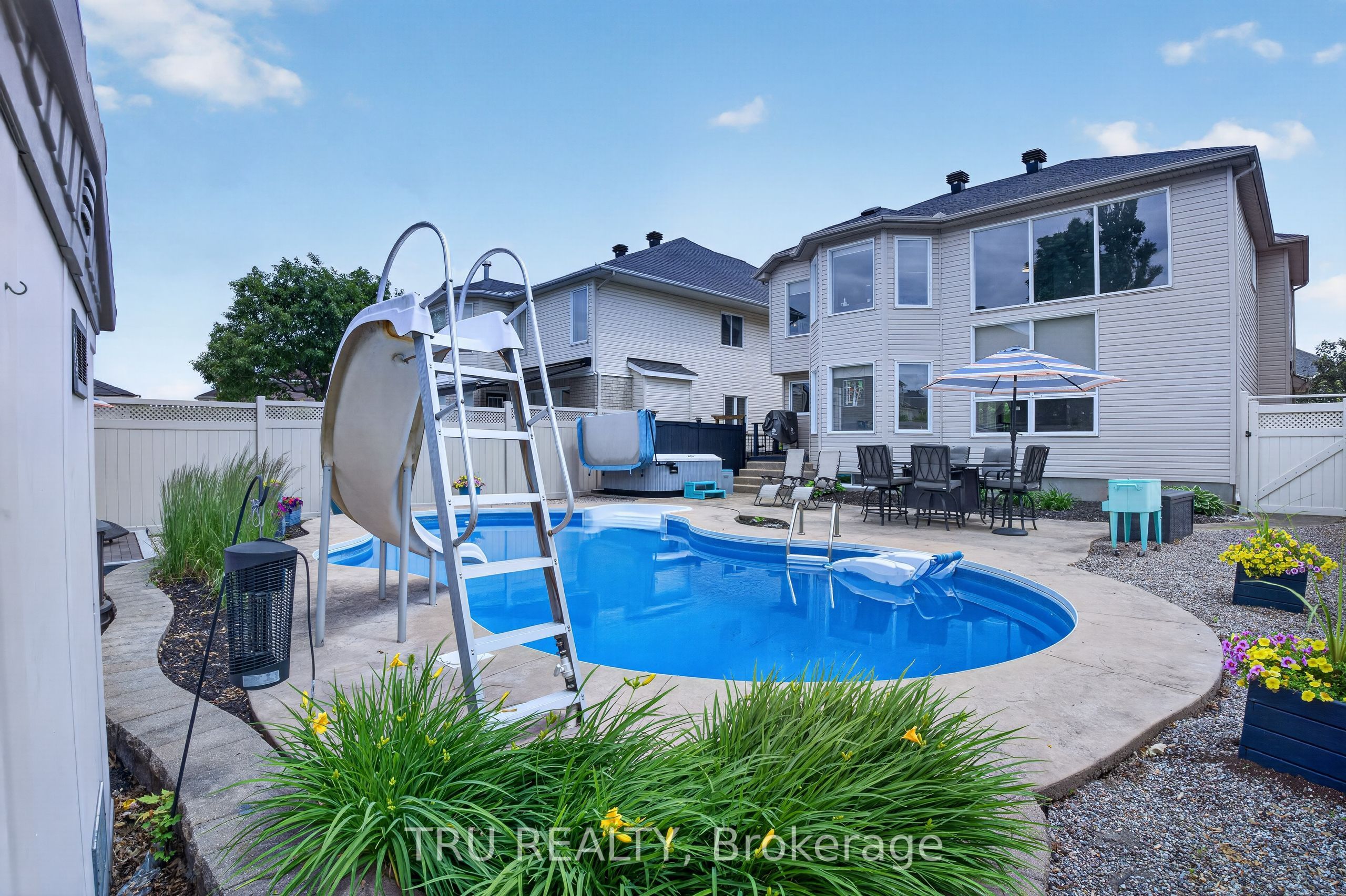 57 Golflinks Drive, Barrhaven, ON K2J 4Y4 photo 2