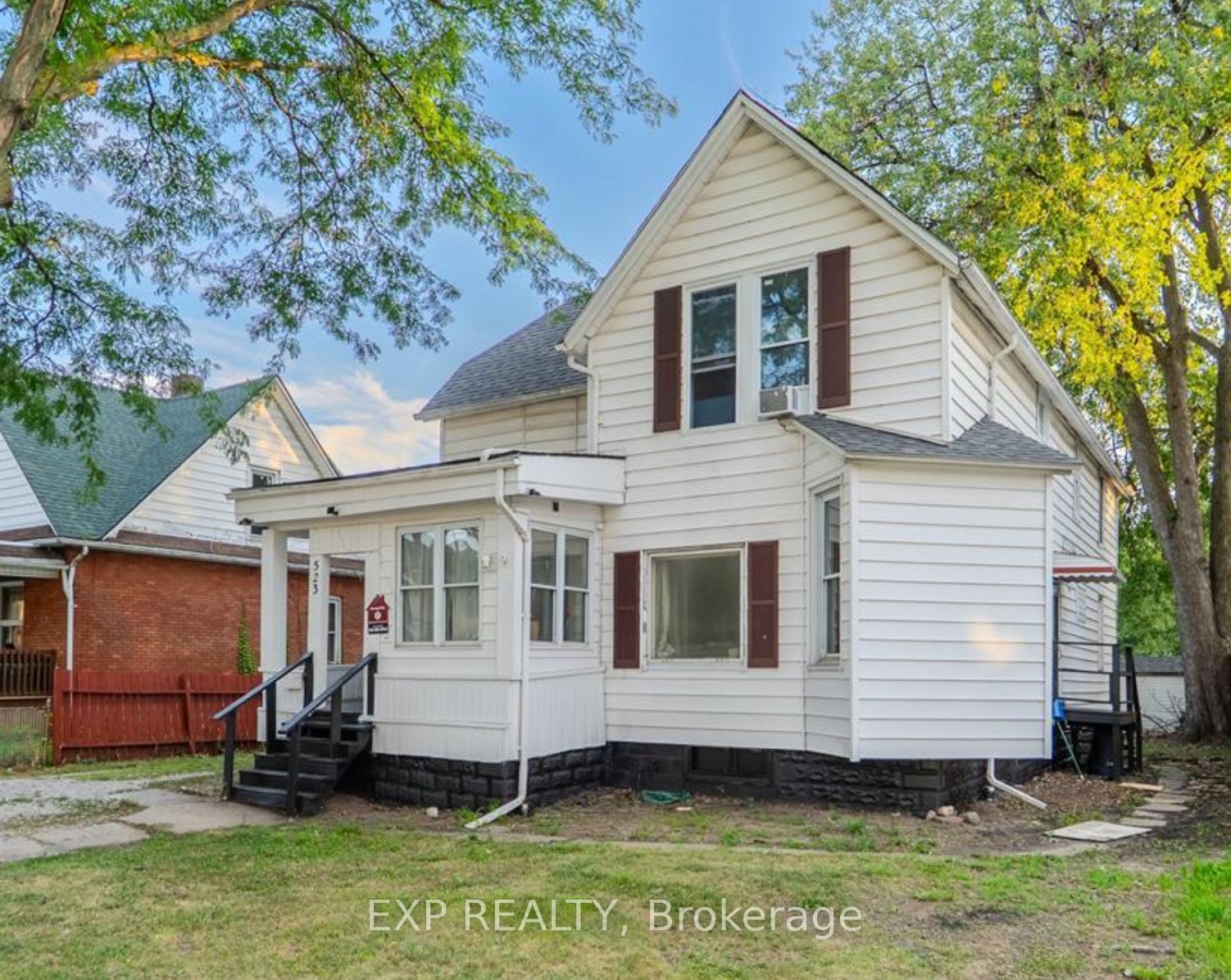 523 Caron Avenue, Windsor, ON N9A 5B5 photo 2