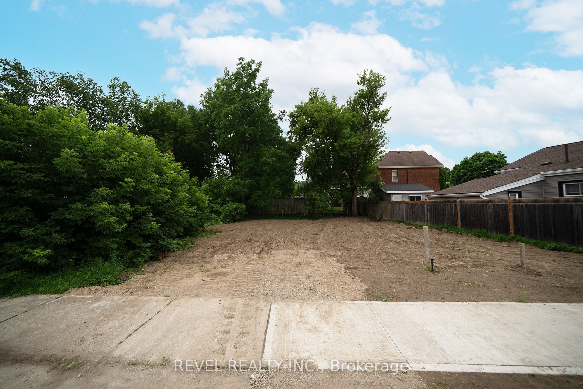 145 Catharine Avenue, Brantford, ON N3T 1J1 photo 2