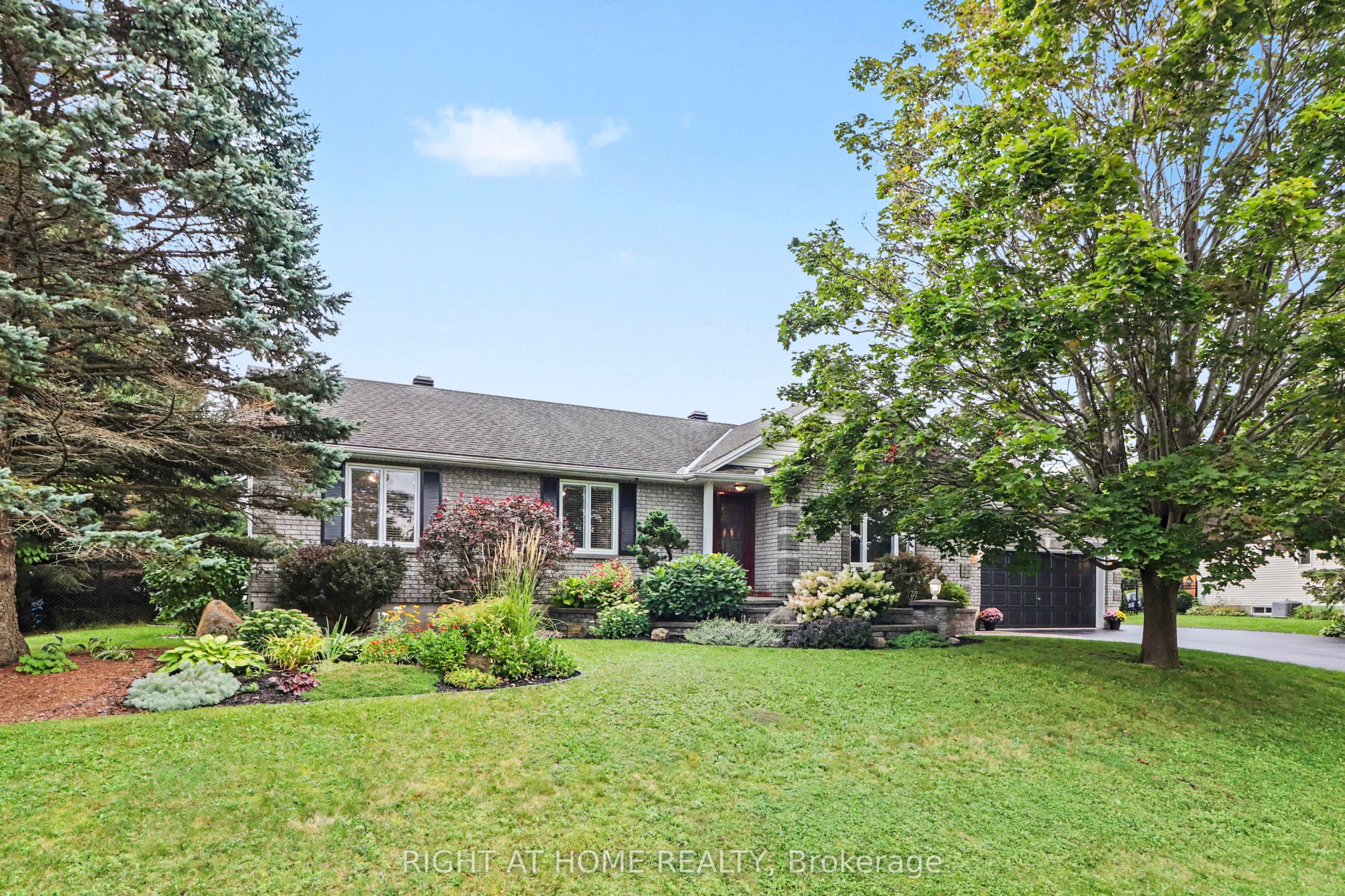 1250 Loeper Street, Orleans - Cumberland and Area, ON K4B 1P2 photo 2