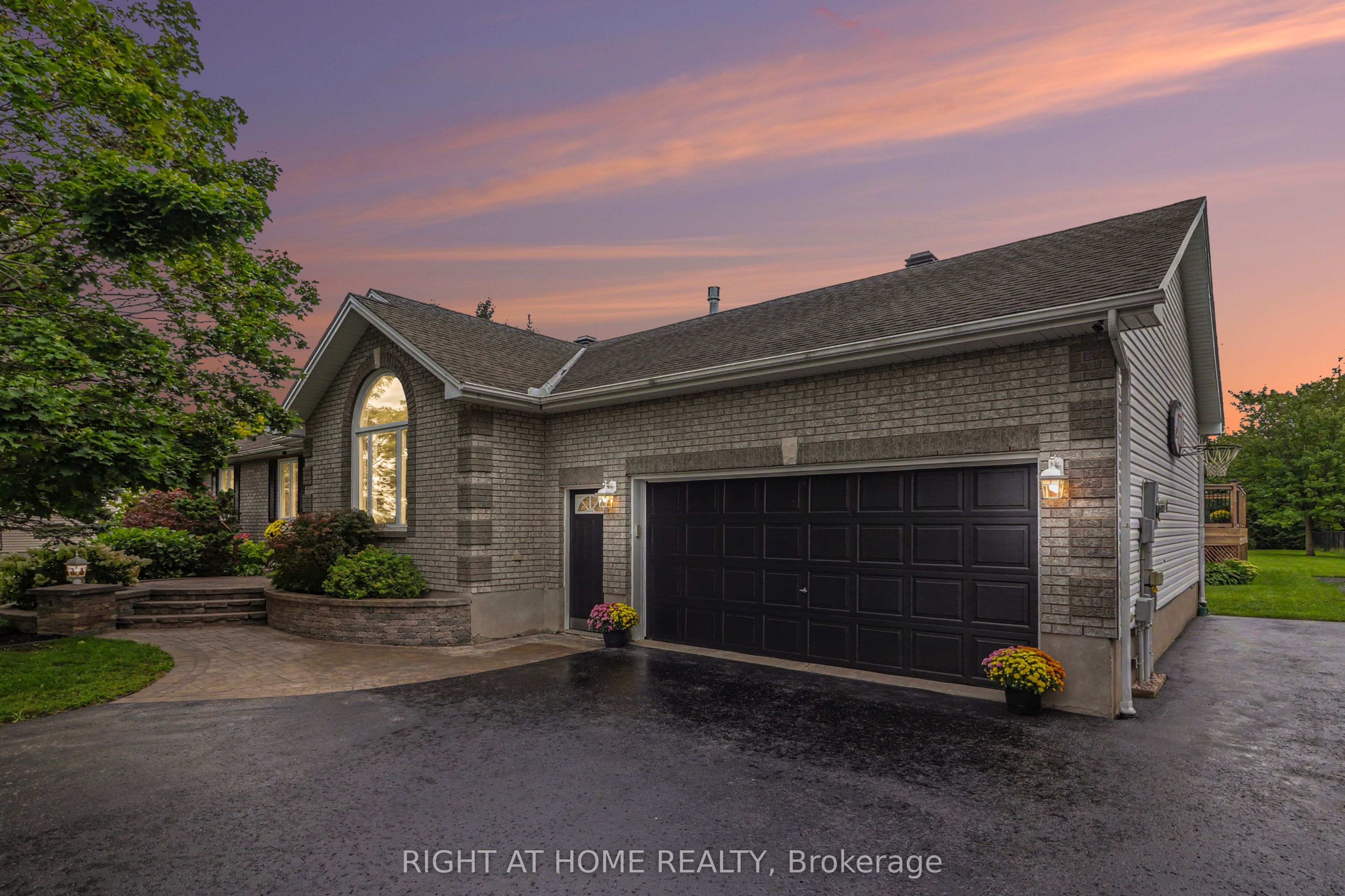 1250 Loeper Street, Orleans - Cumberland and Area, ON K4B 1P2 photo 3