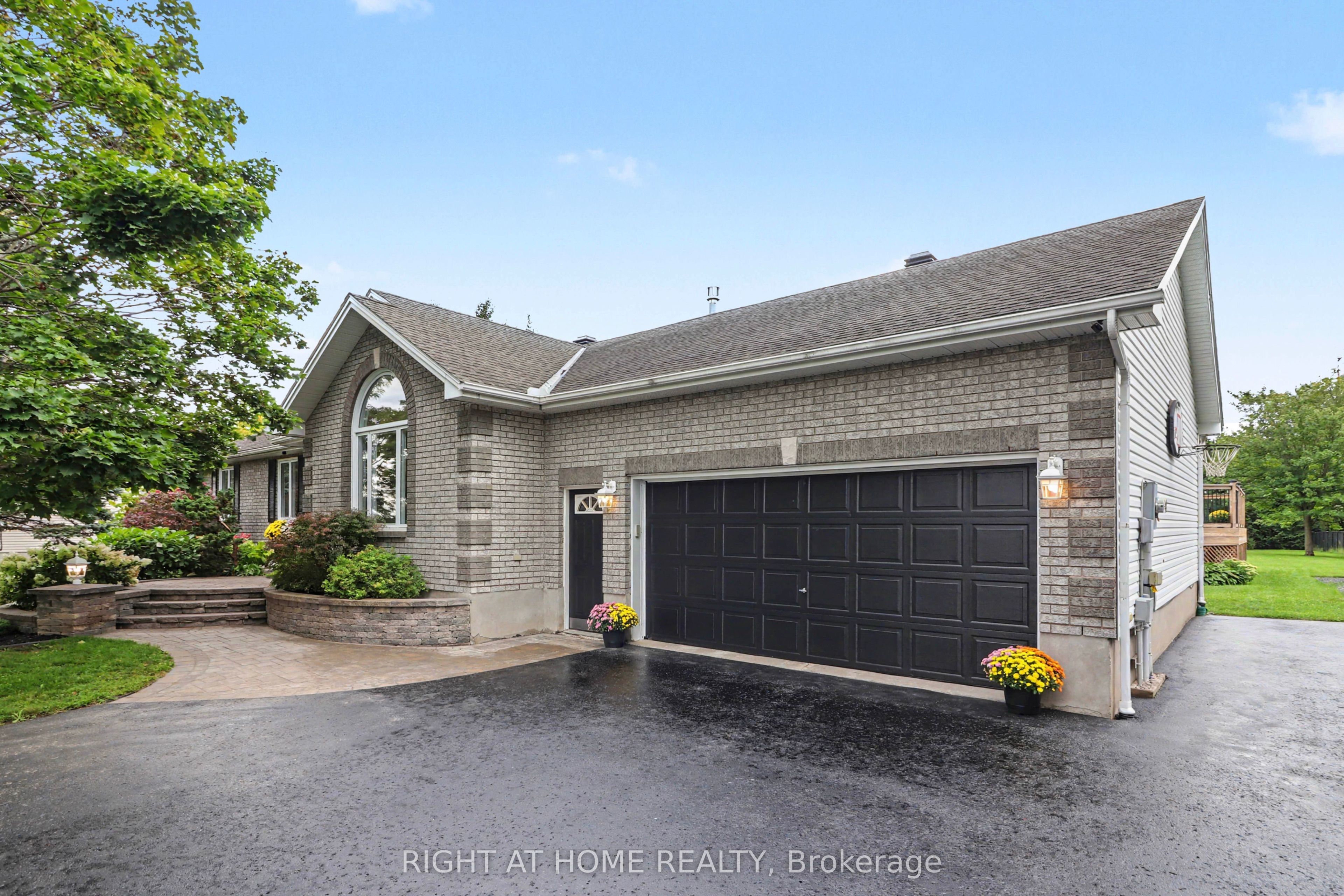 1250 Loeper Street, Orleans - Cumberland and Area, ON K4B 1P2 photo 4
