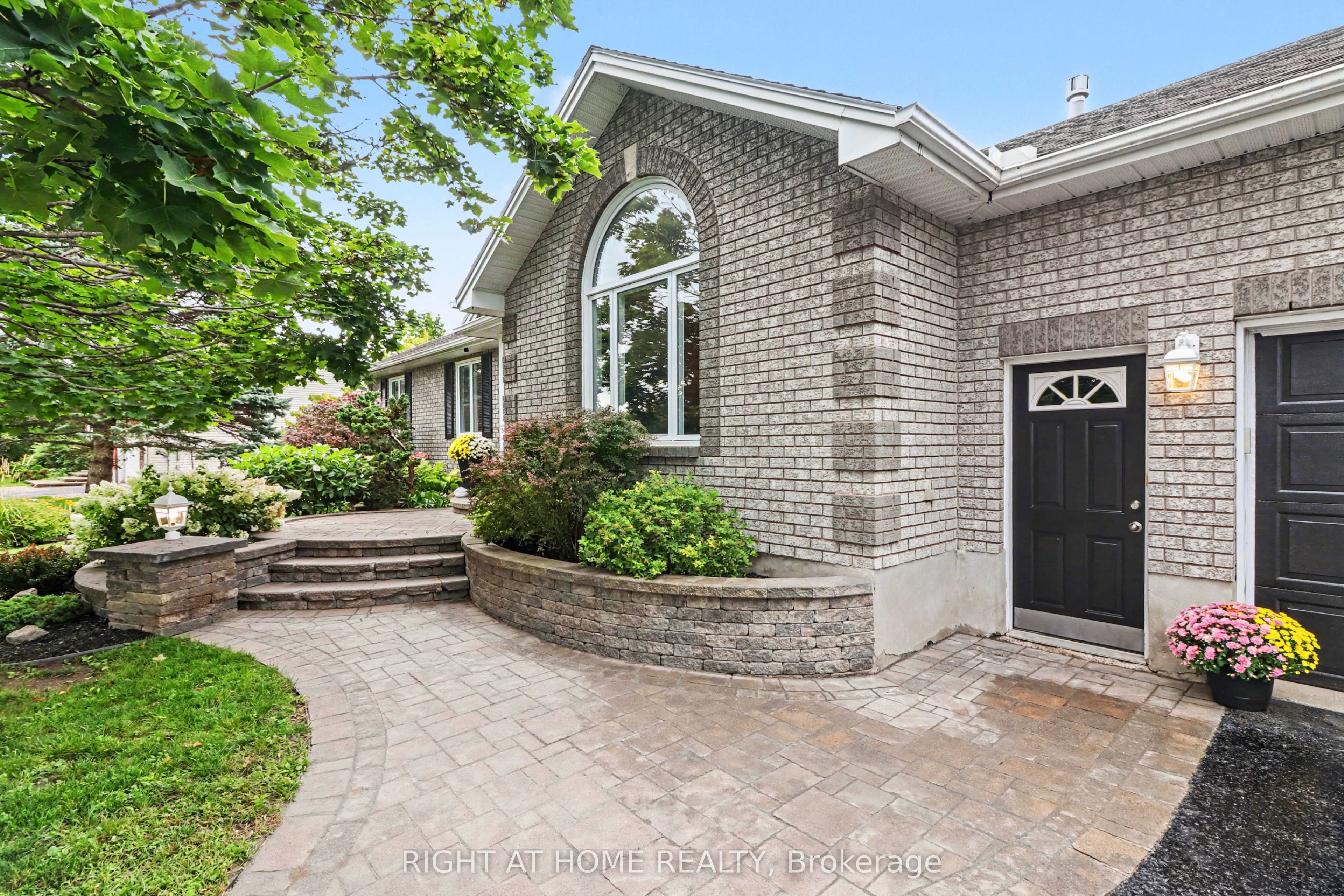 1250 Loeper Street, Orleans - Cumberland and Area, ON K4B 1P2 photo 5