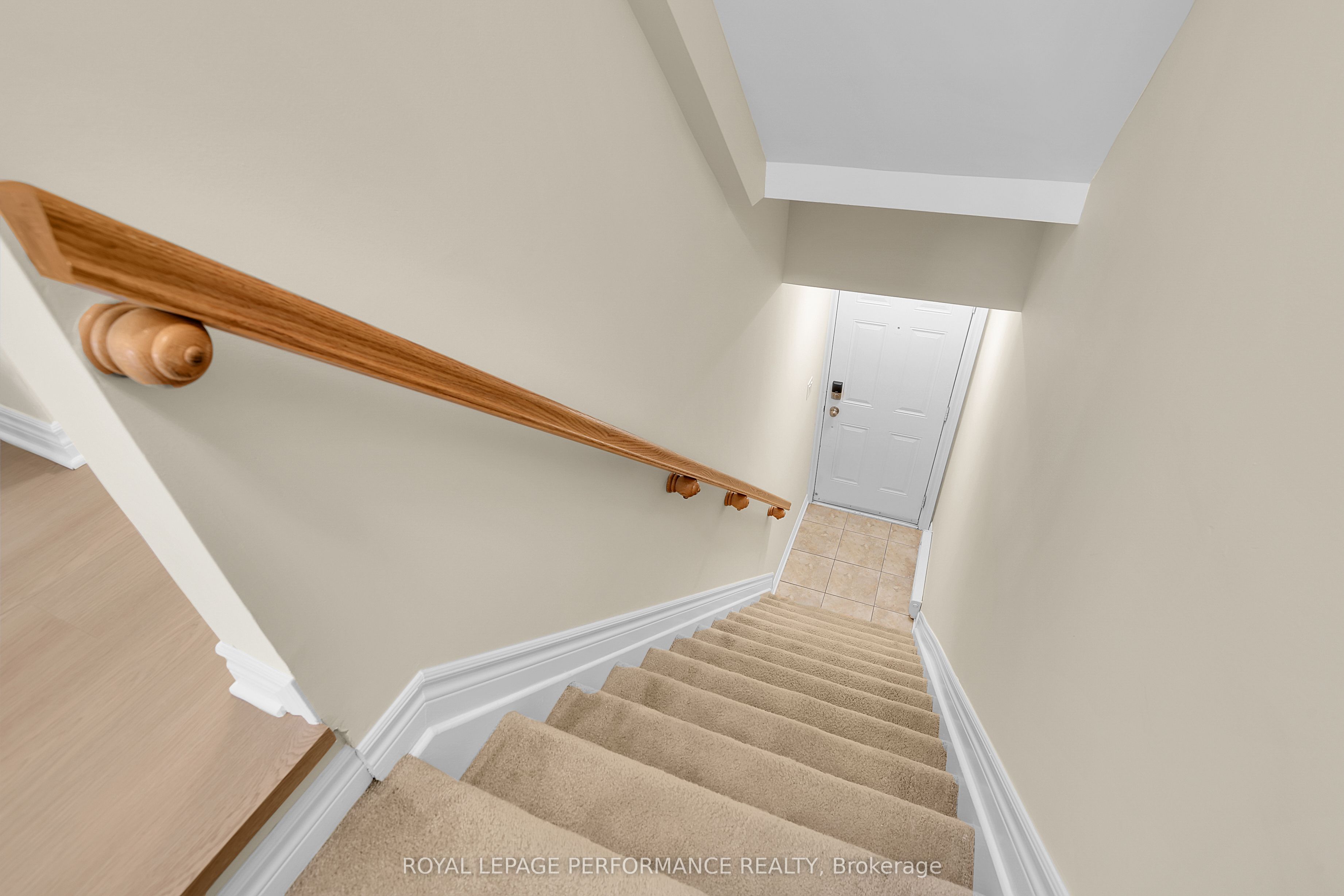 64 Mayflower Private, Woodroffe, ON K2B 0A2 photo 3