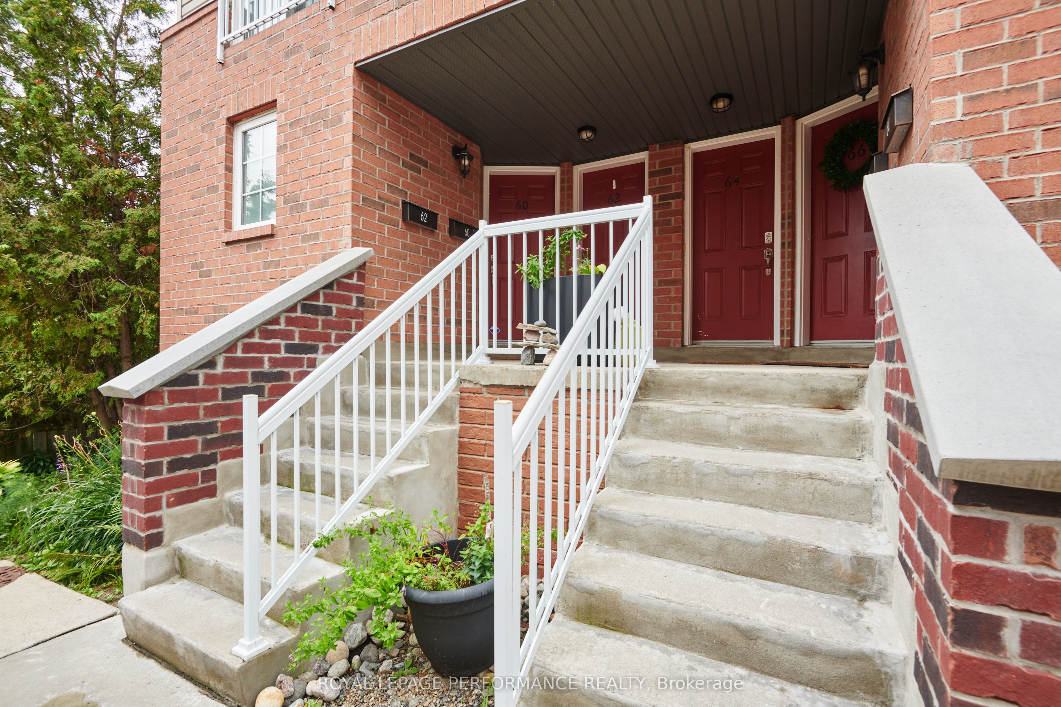 64 Mayflower Private, Woodroffe, ON K2B 0A2 photo 4