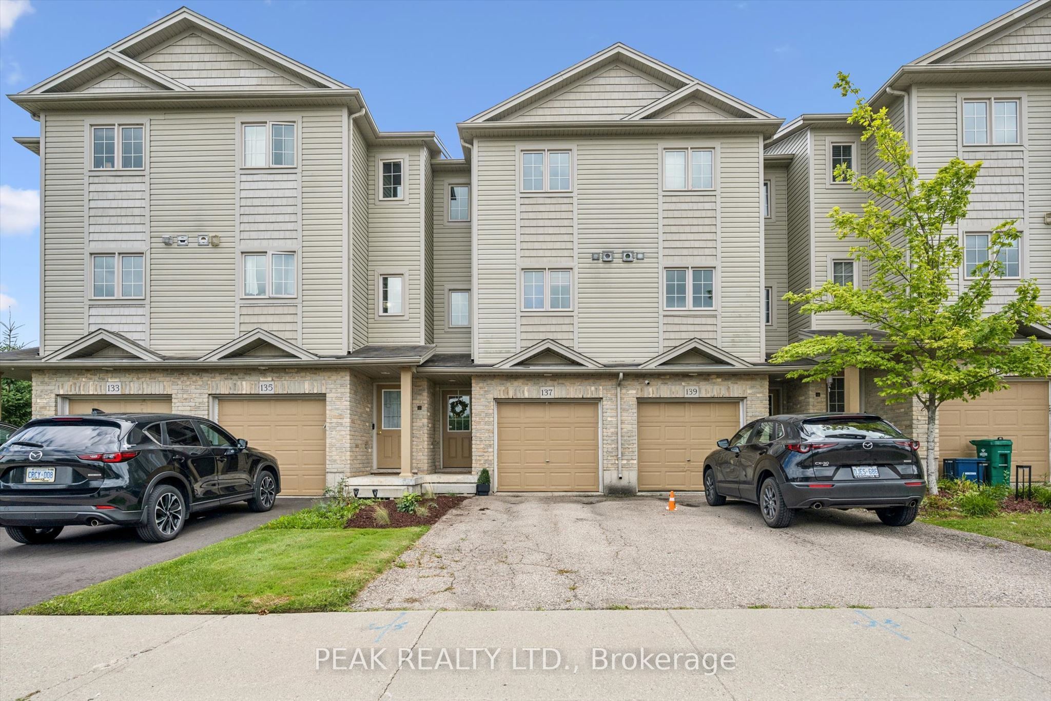 137 Highland Crescent, Kitchener, ON N2M 0A1 photo 2