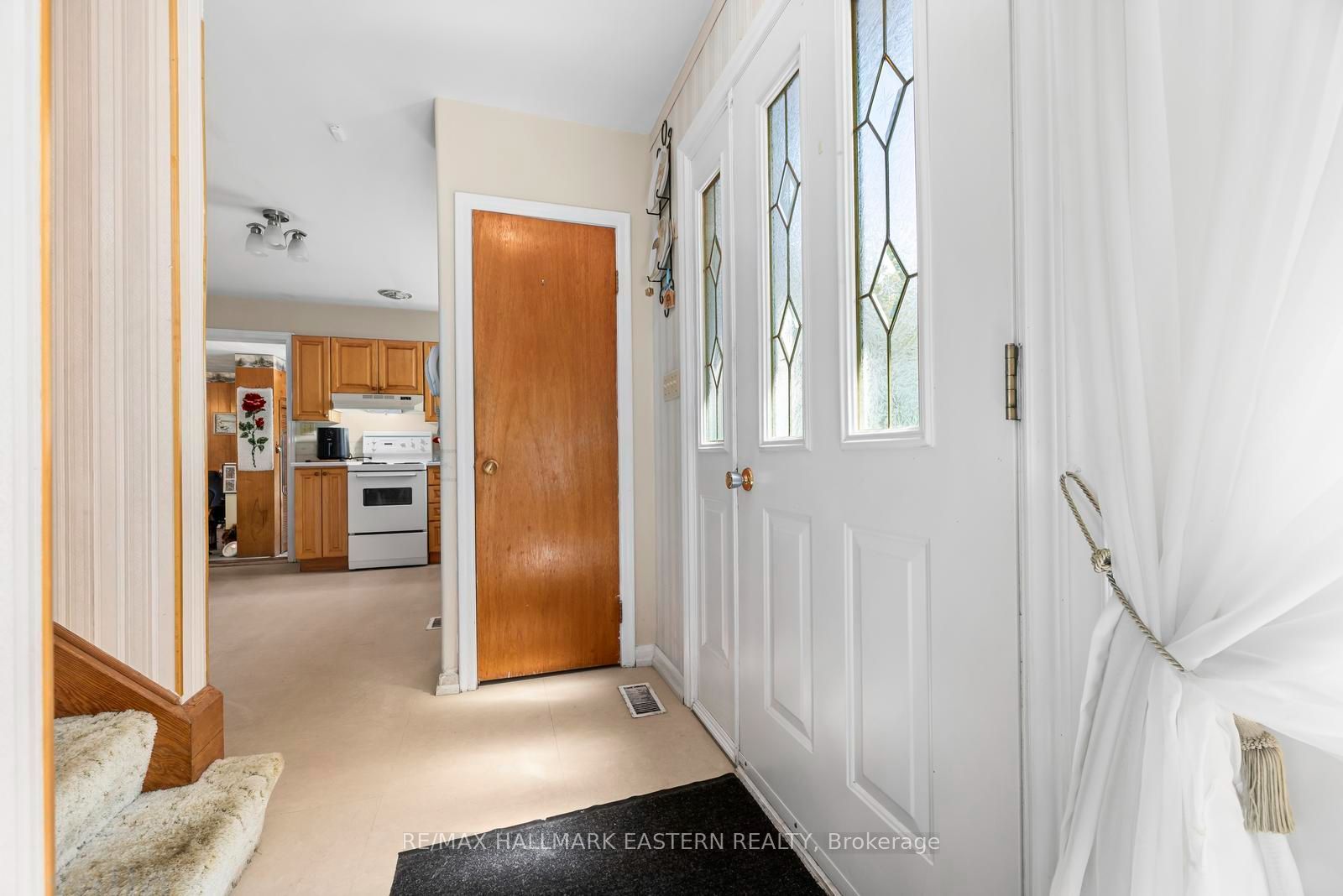 1932 Sherbrooke Street W, Peterborough, ON K9J 6X4 photo 3