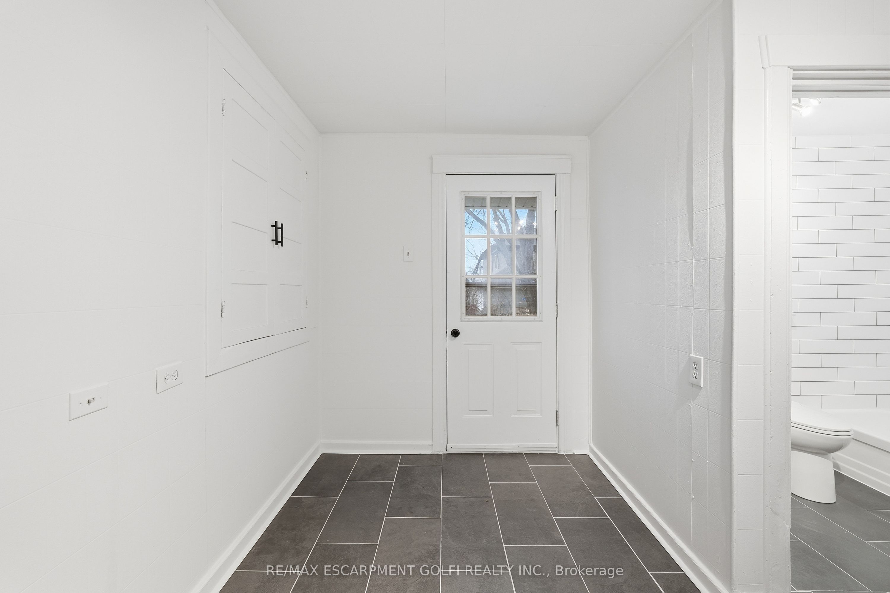 27 Albert Street Main, Welland, ON L3B 4L1 photo 3