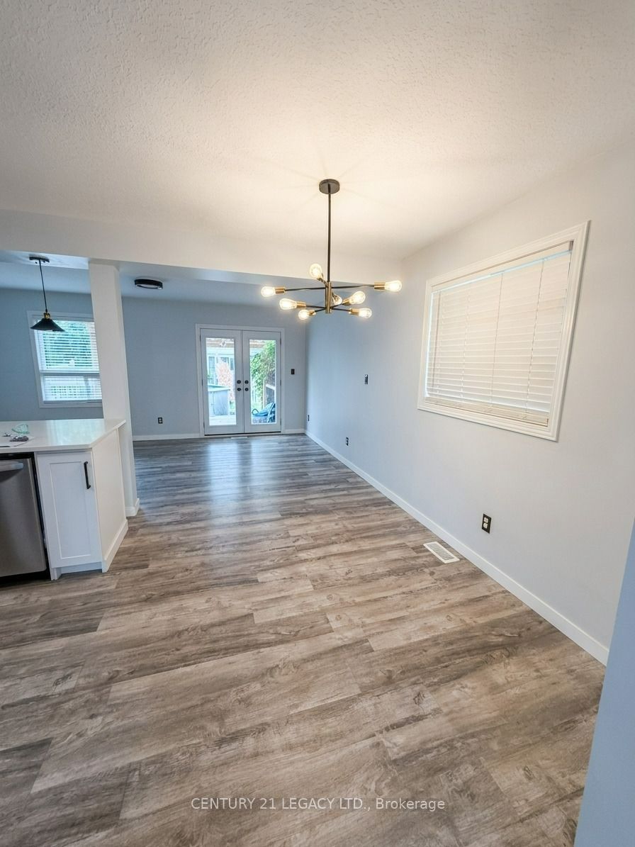 34 Mountain Laurel Crescent, Kitchener, ON N2E 3W9 photo 2