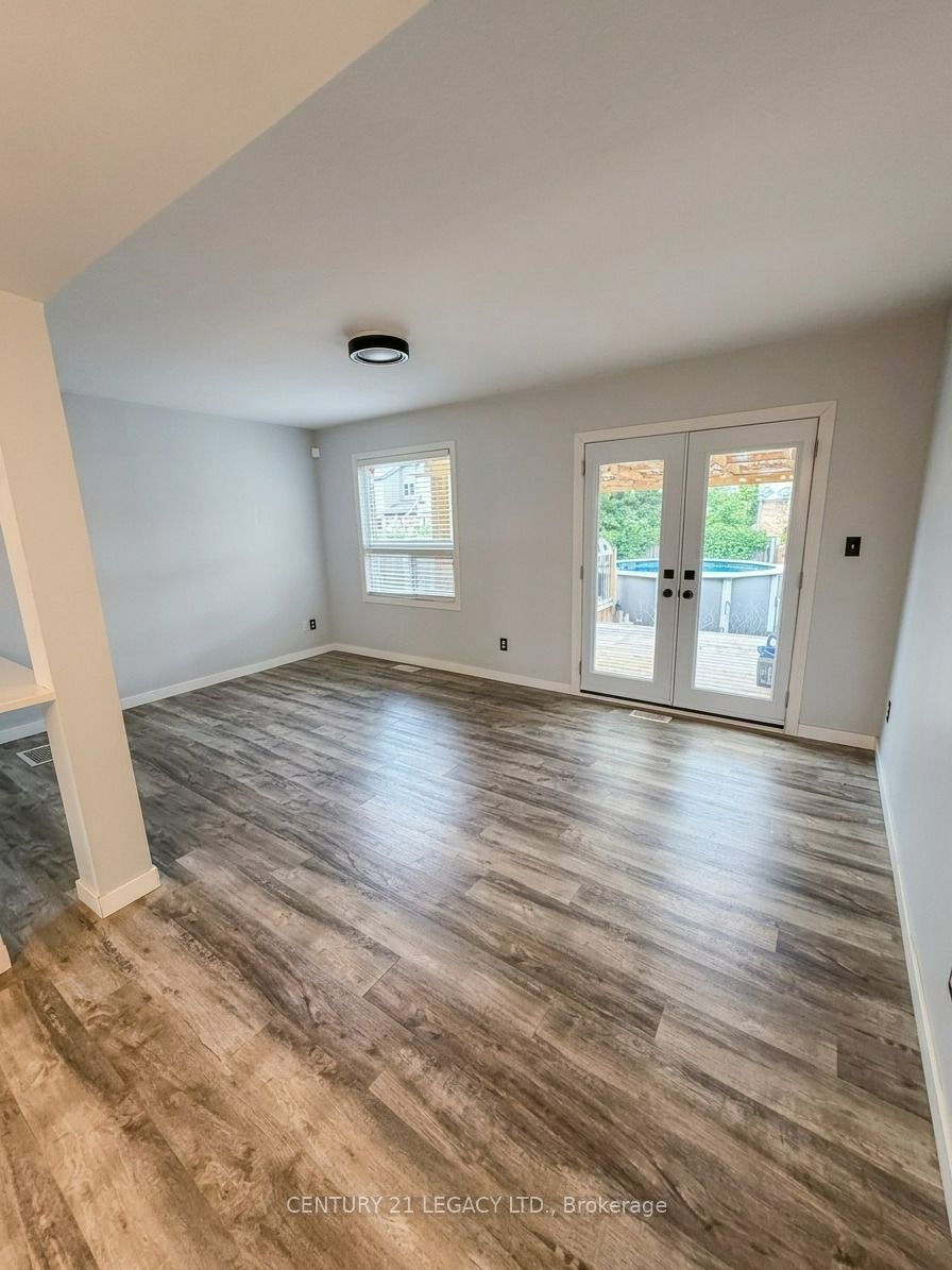 34 Mountain Laurel Crescent, Kitchener, ON N2E 3W9 photo 3