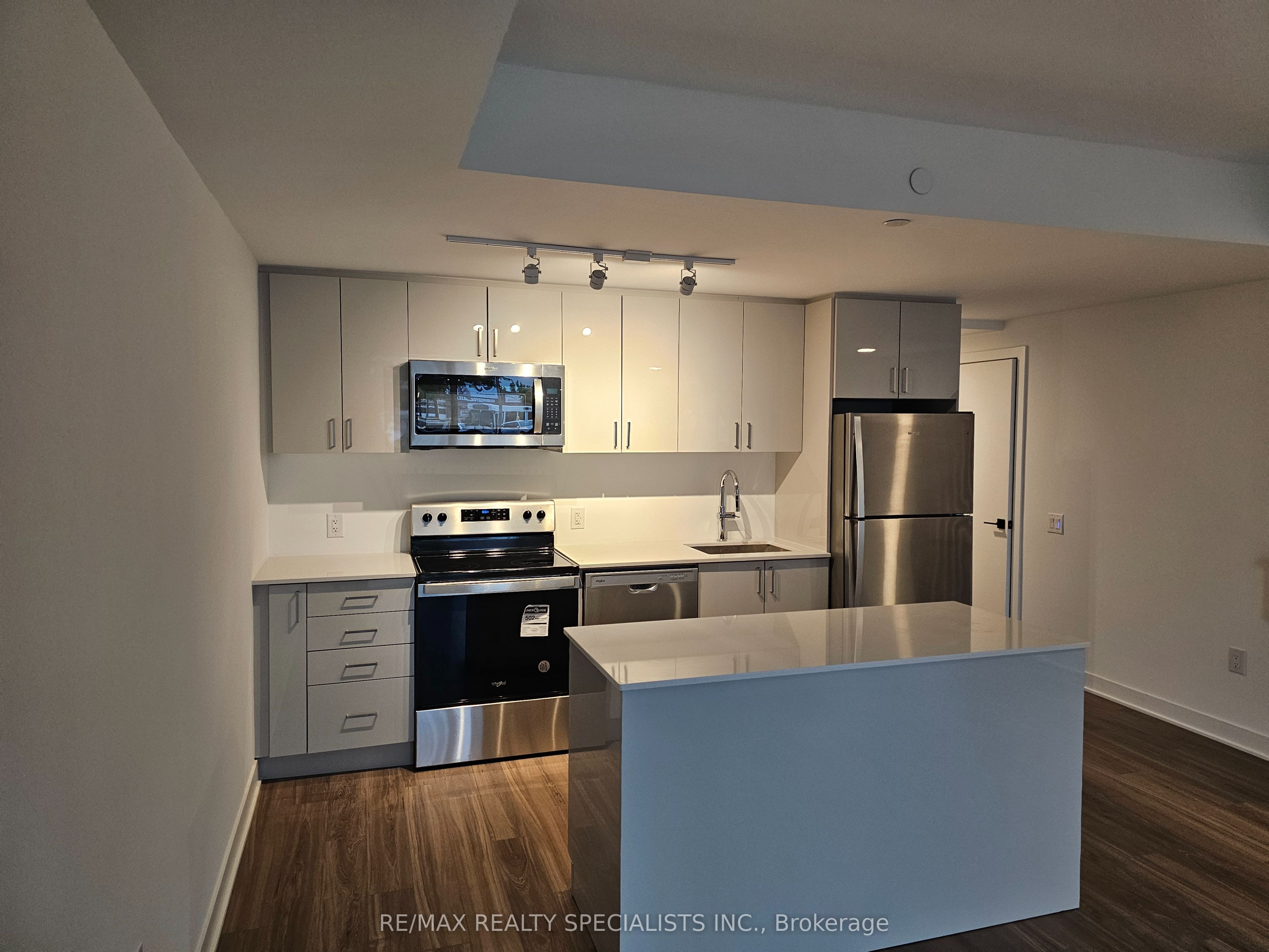 2782 Barton Street 105, Hamilton, ON L8E 2J8 photo 3