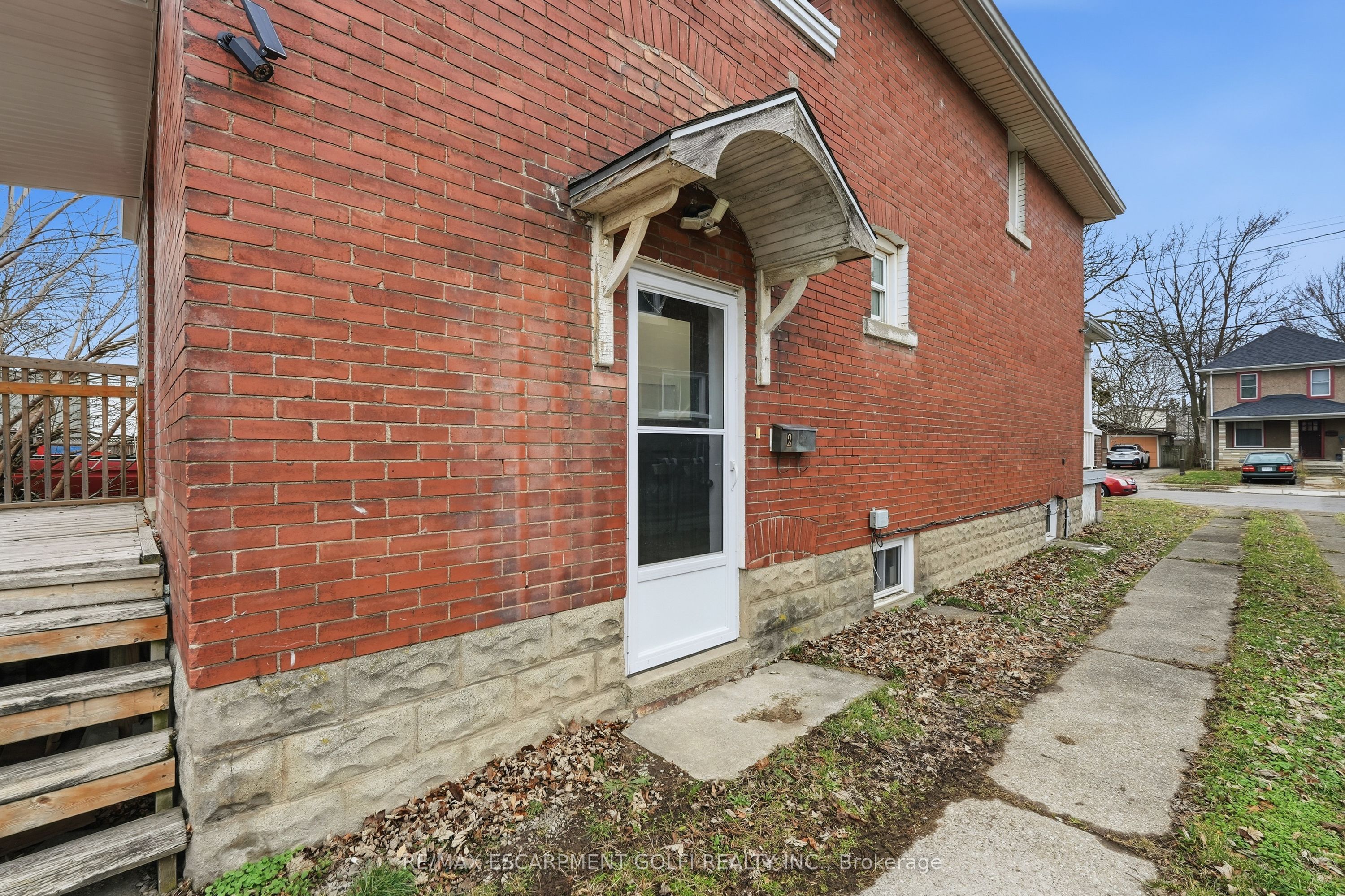27 Albert Street UPPER, Welland, ON L3B 4L1 photo 2