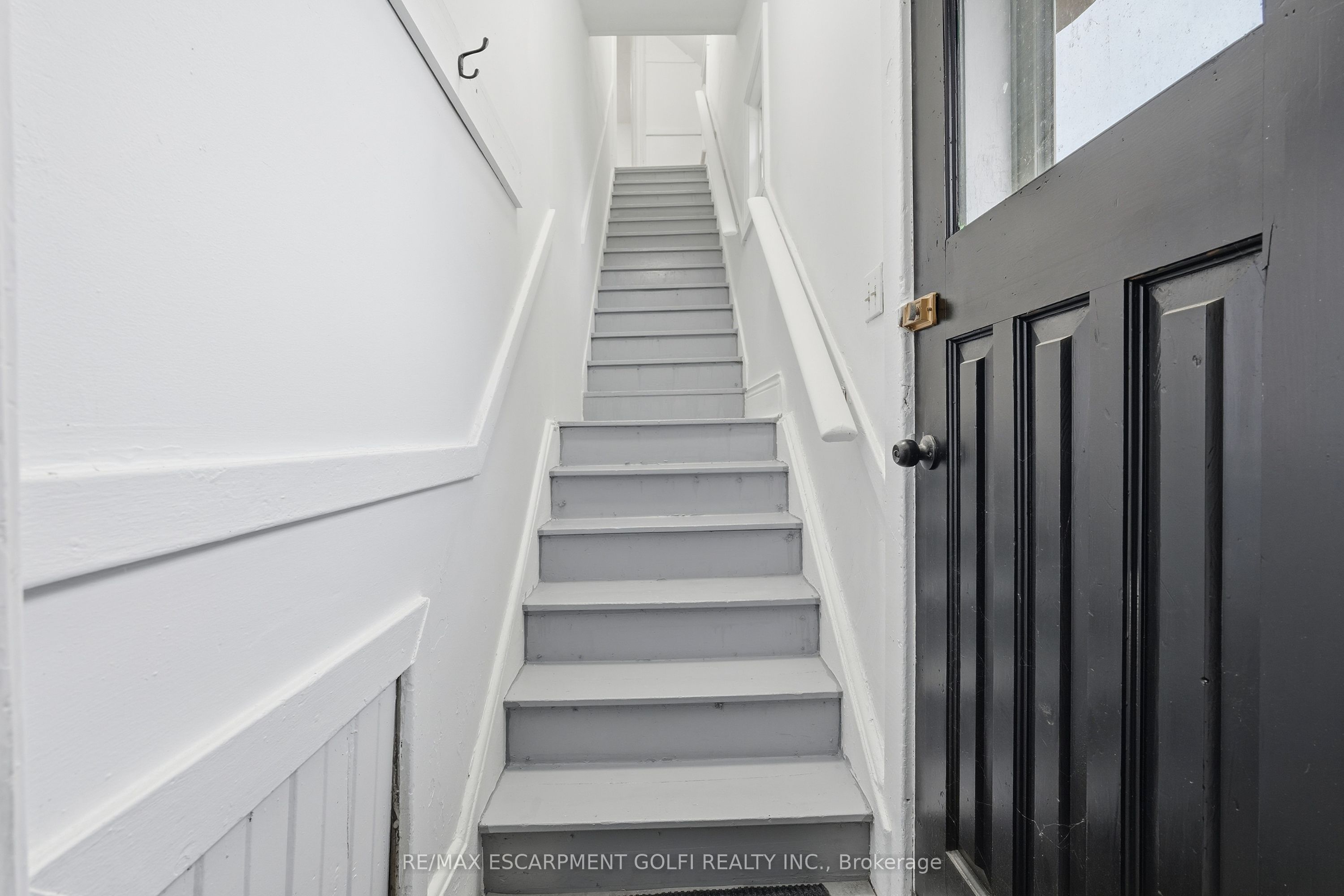 27 Albert Street UPPER, Welland, ON L3B 4L1 photo 3
