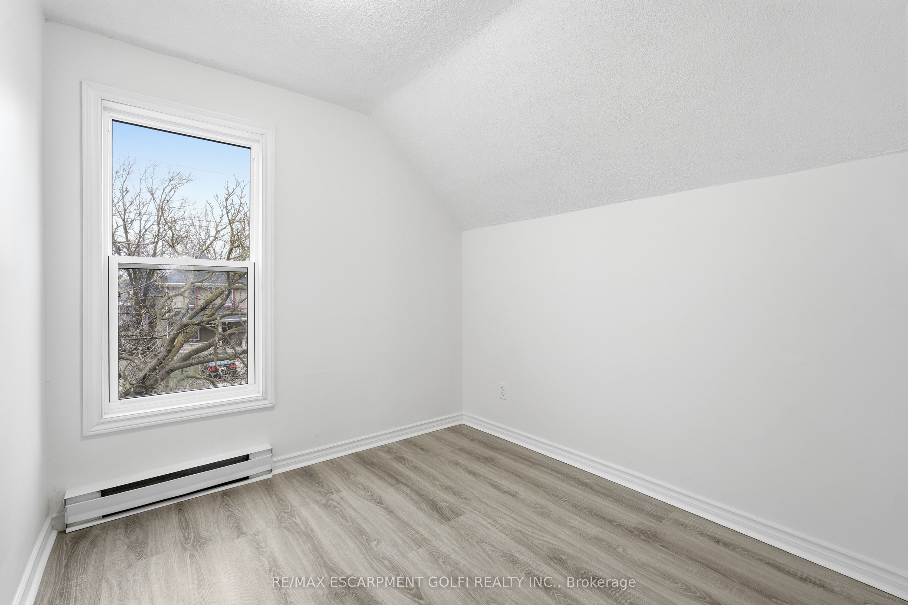 27 Albert Street UPPER, Welland, ON L3B 4L1 photo 4
