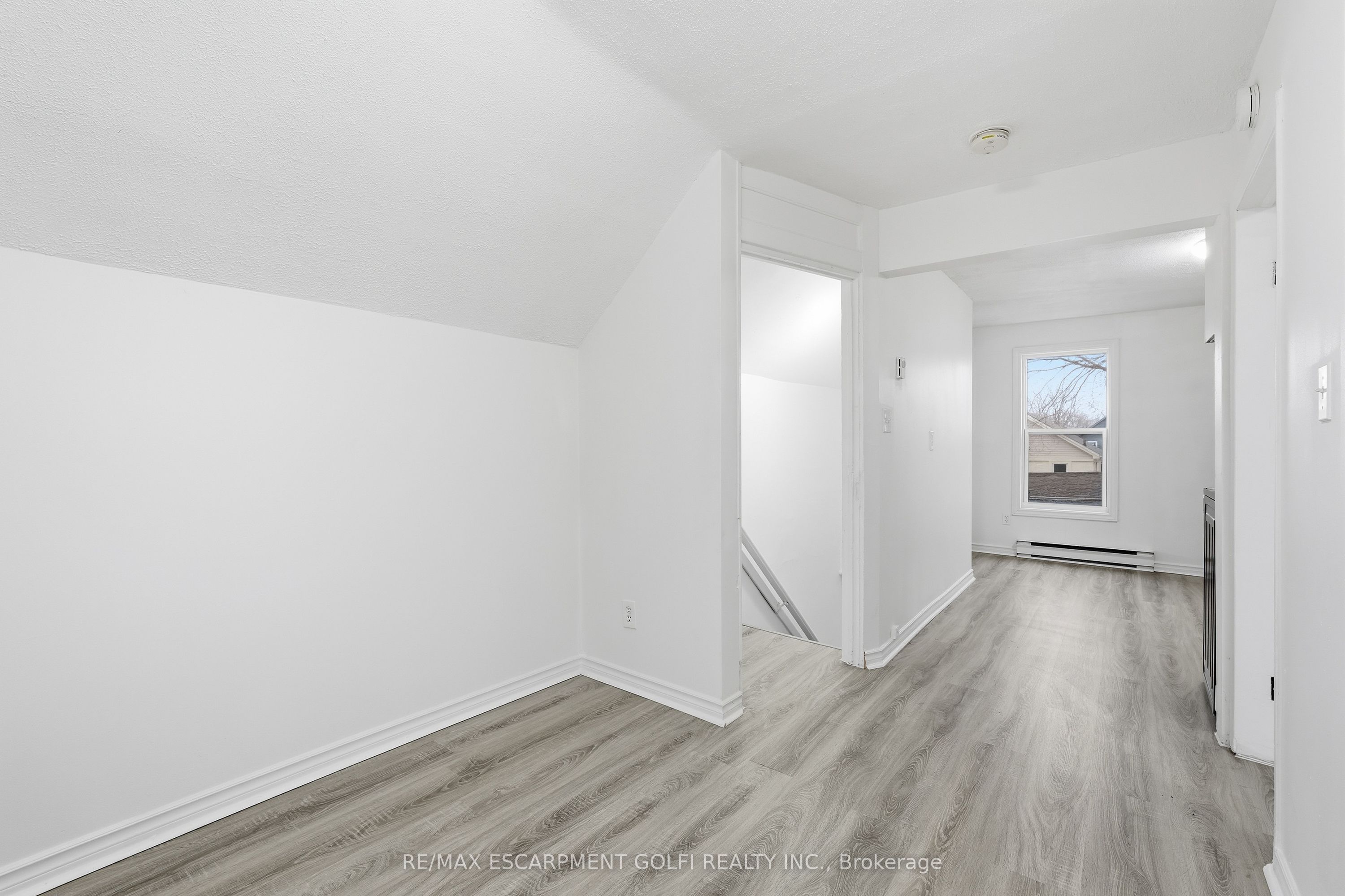 27 Albert Street UPPER, Welland, ON L3B 4L1 photo 5