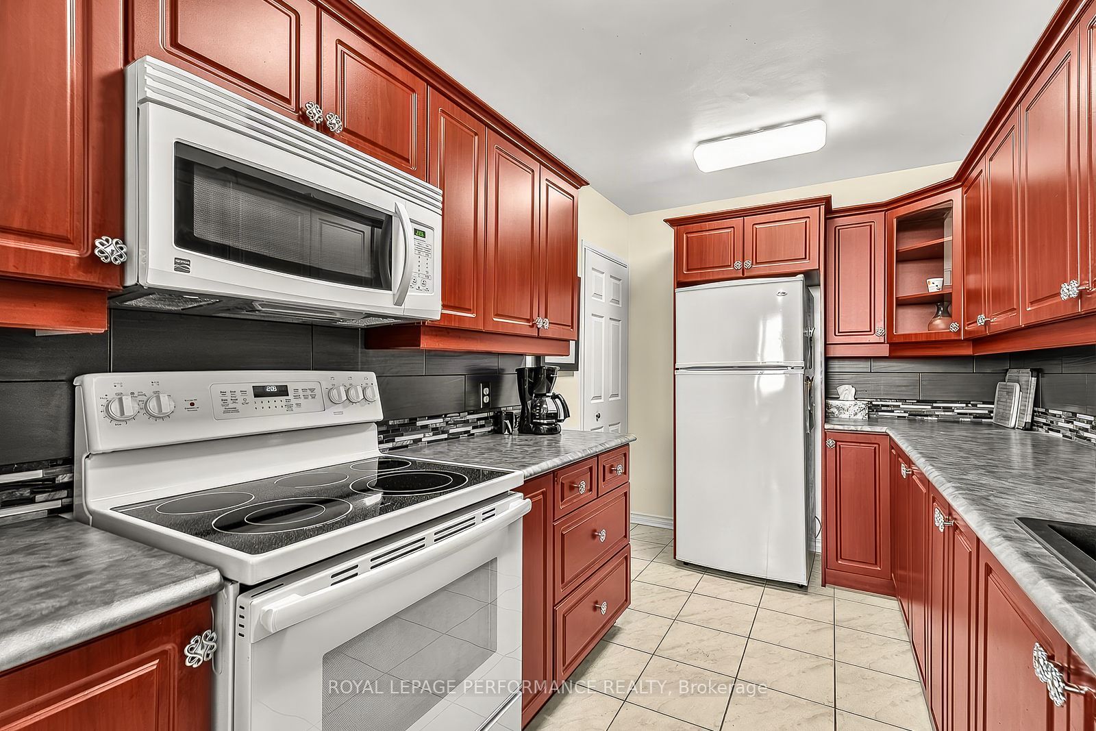 2000 Jasmine Crescent 1406, Beacon Hill North - South and Area, ON K1J 8K4 photo 5