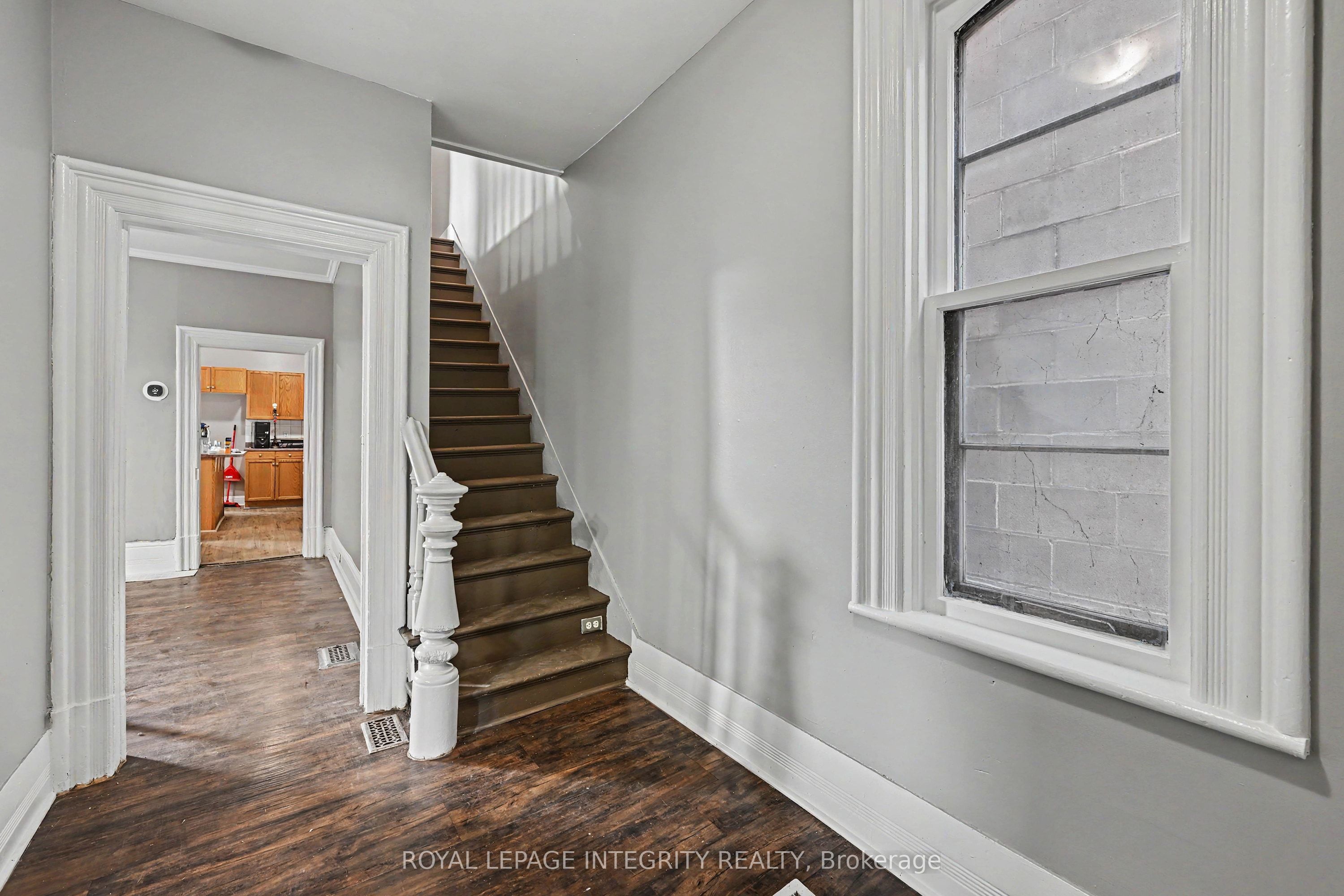 42 Elmsley Street S, Smiths Falls, ON K7A 3P6 photo 4