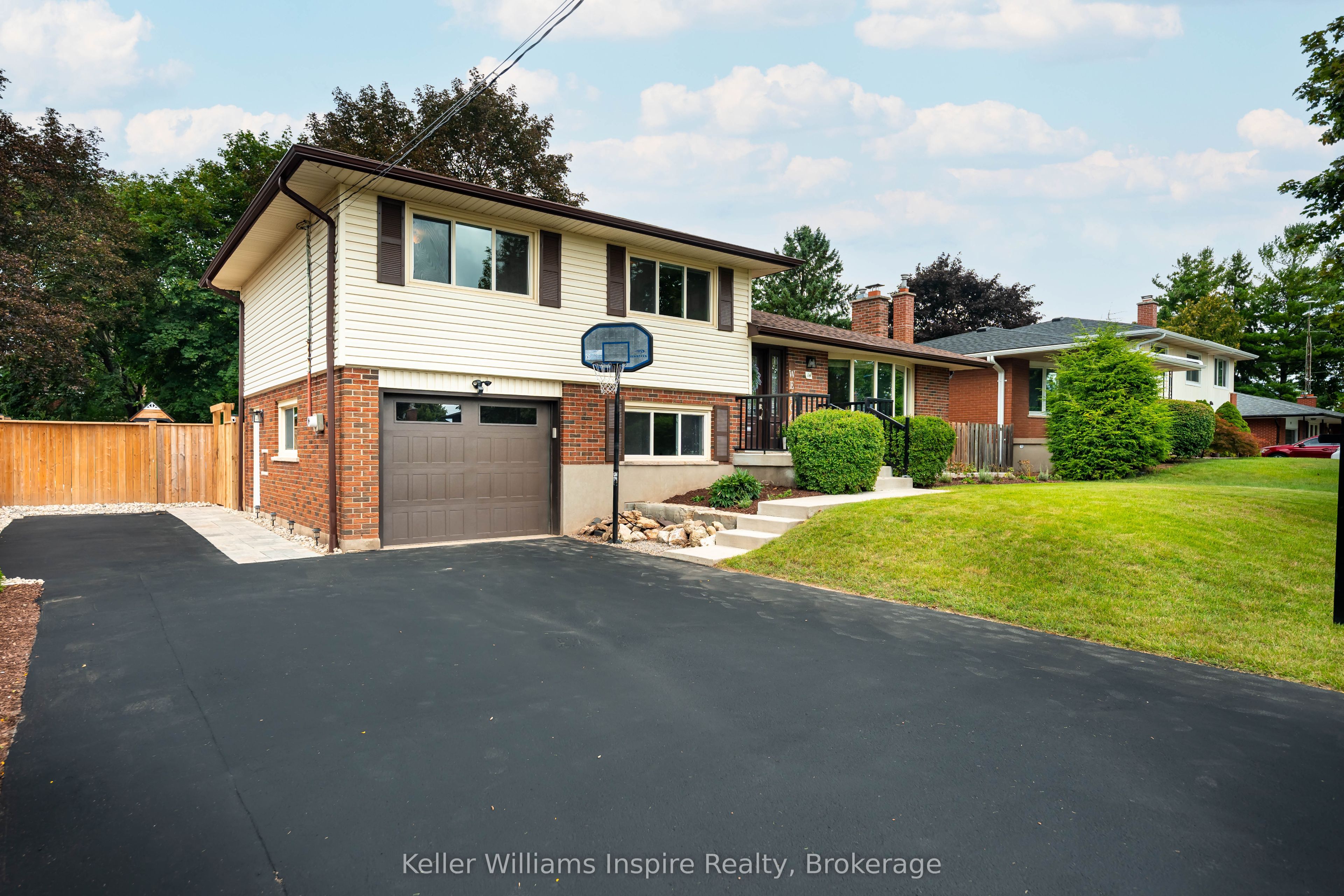 14 CHELTONWOOD AVE., Guelph, ON N1E 4E3