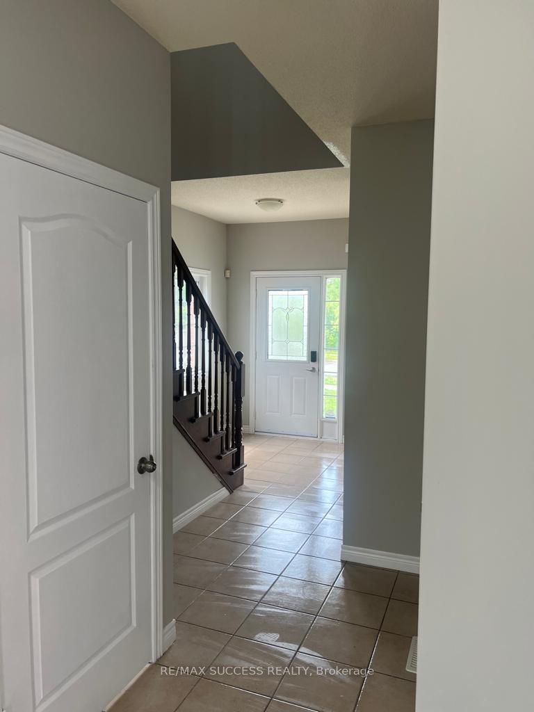 28 Dartmouth Gate, Hamilton, ON L8E 0B9 photo 2